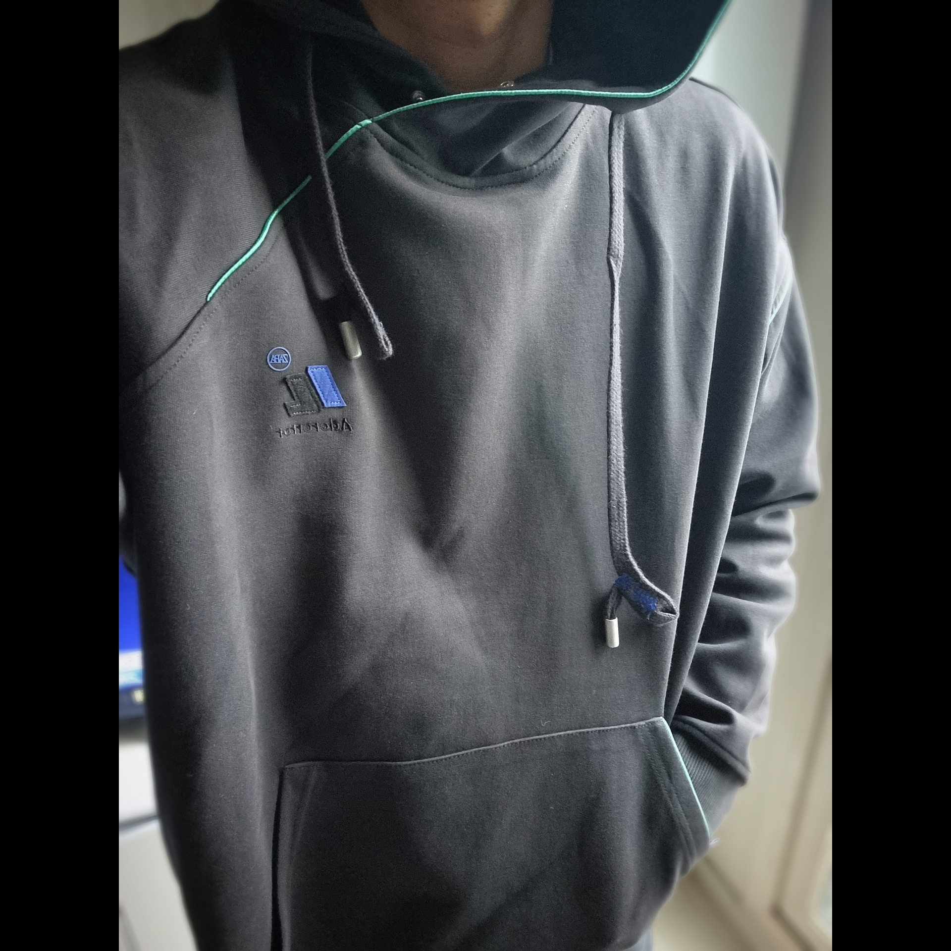 Zara x Ader Error Contrast Hooded Sweatshirt Black 착용 스타일