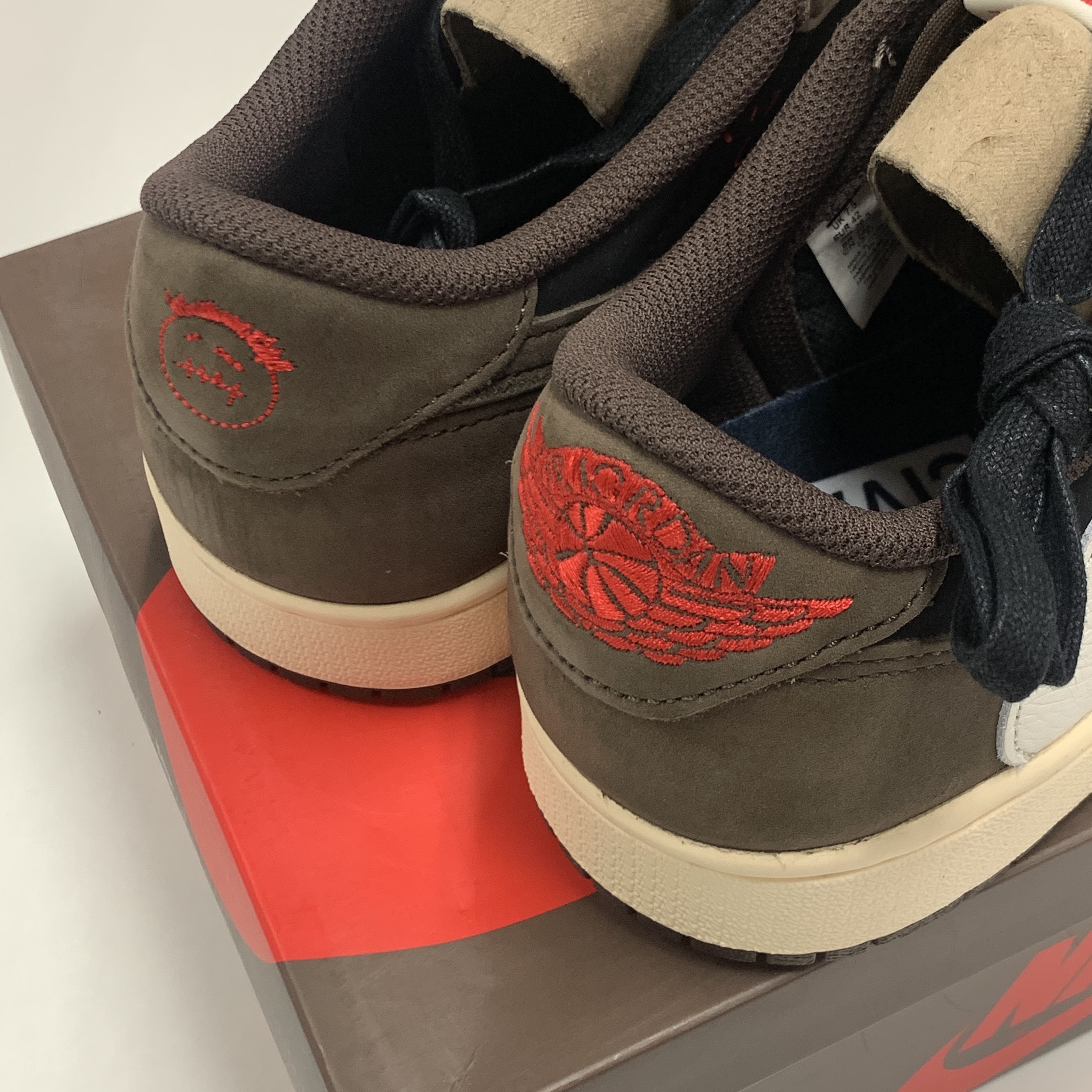 Jordan 1 x Travis Scott Retro Low OG SP Mocha 착용 스타일 - 2
