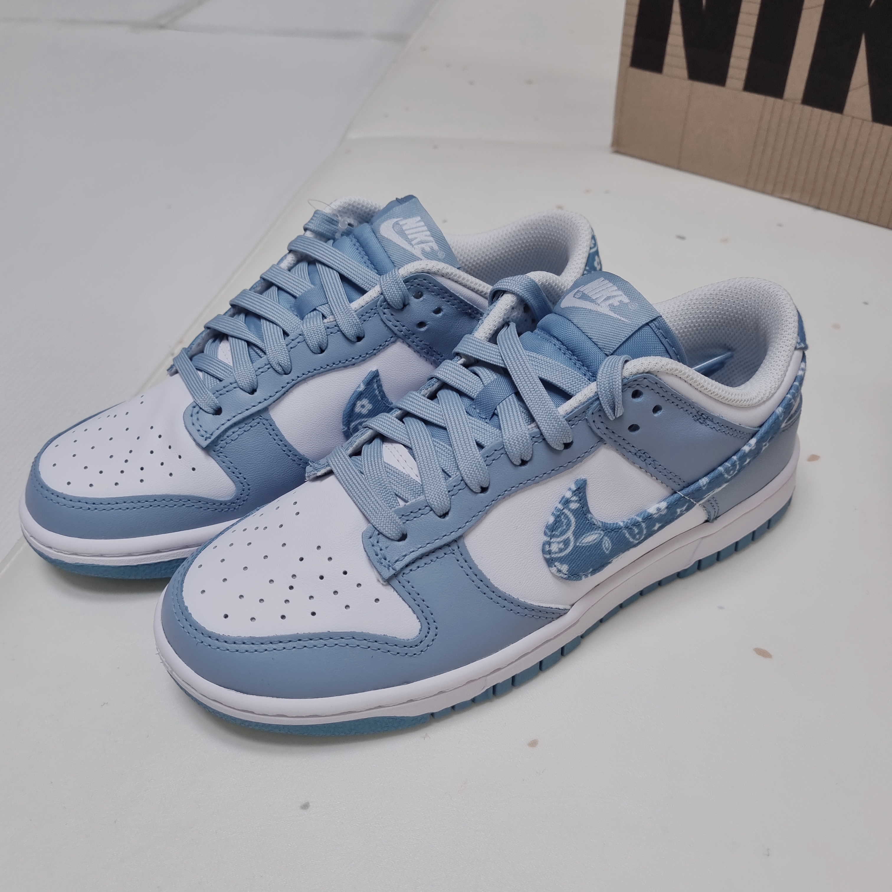 (W) Nike Dunk Low Essential Blue Paisley 착용 스타일 - 2