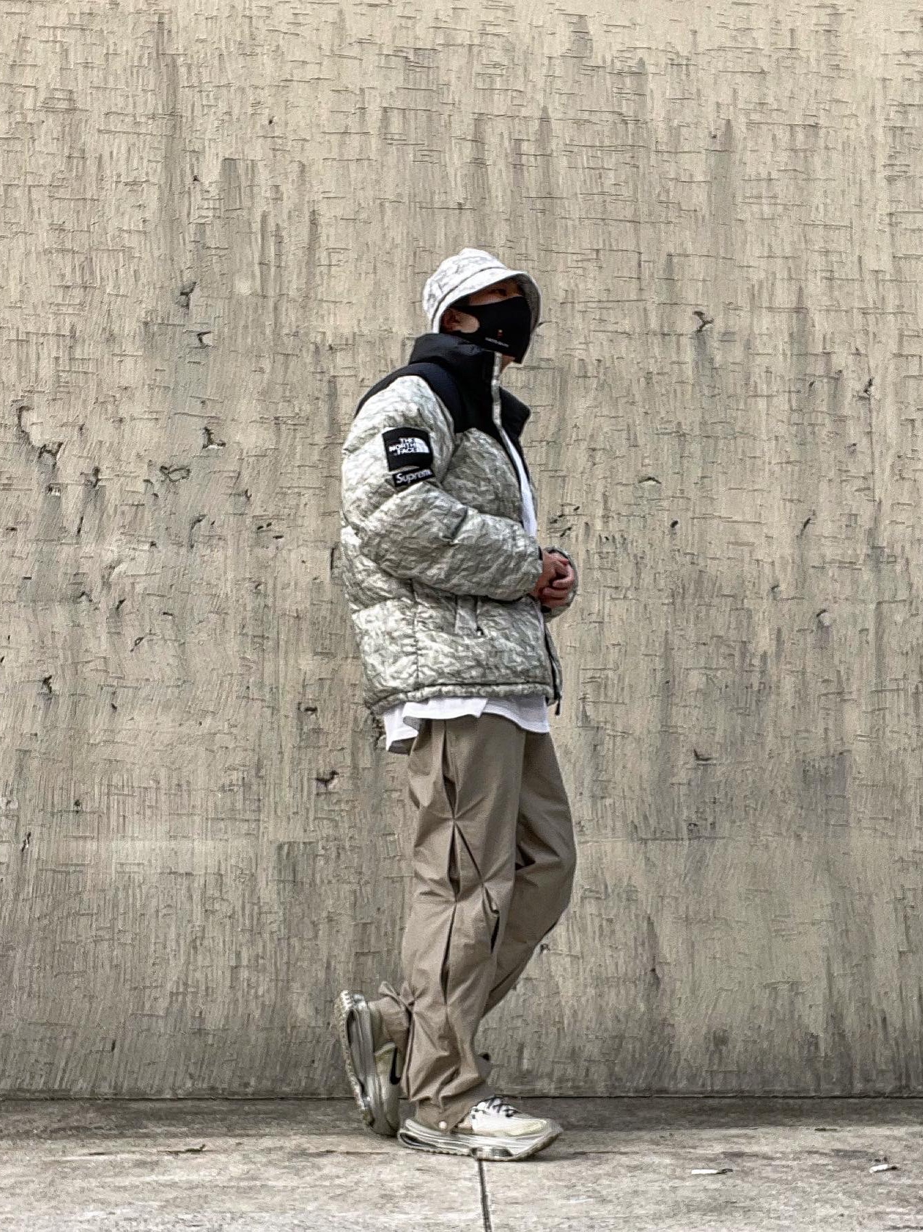 Nike x Matthew M Williams Zoom 004 Stone, Supreme x The North Face Paper Print Nuptse Jacket - 19FW 착용 스타일 - 1