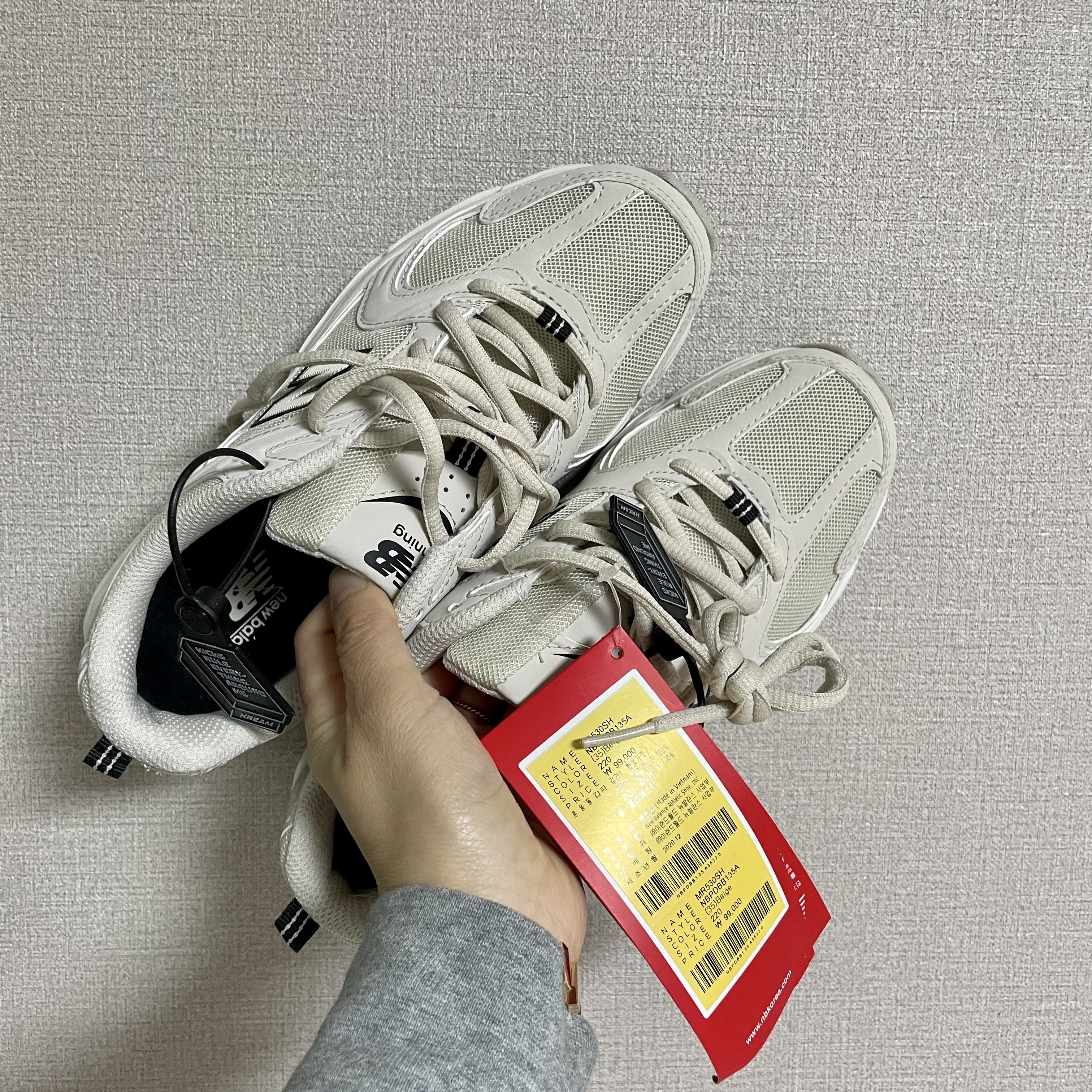 New Balance 530 Ivory 착용 스타일 - 1