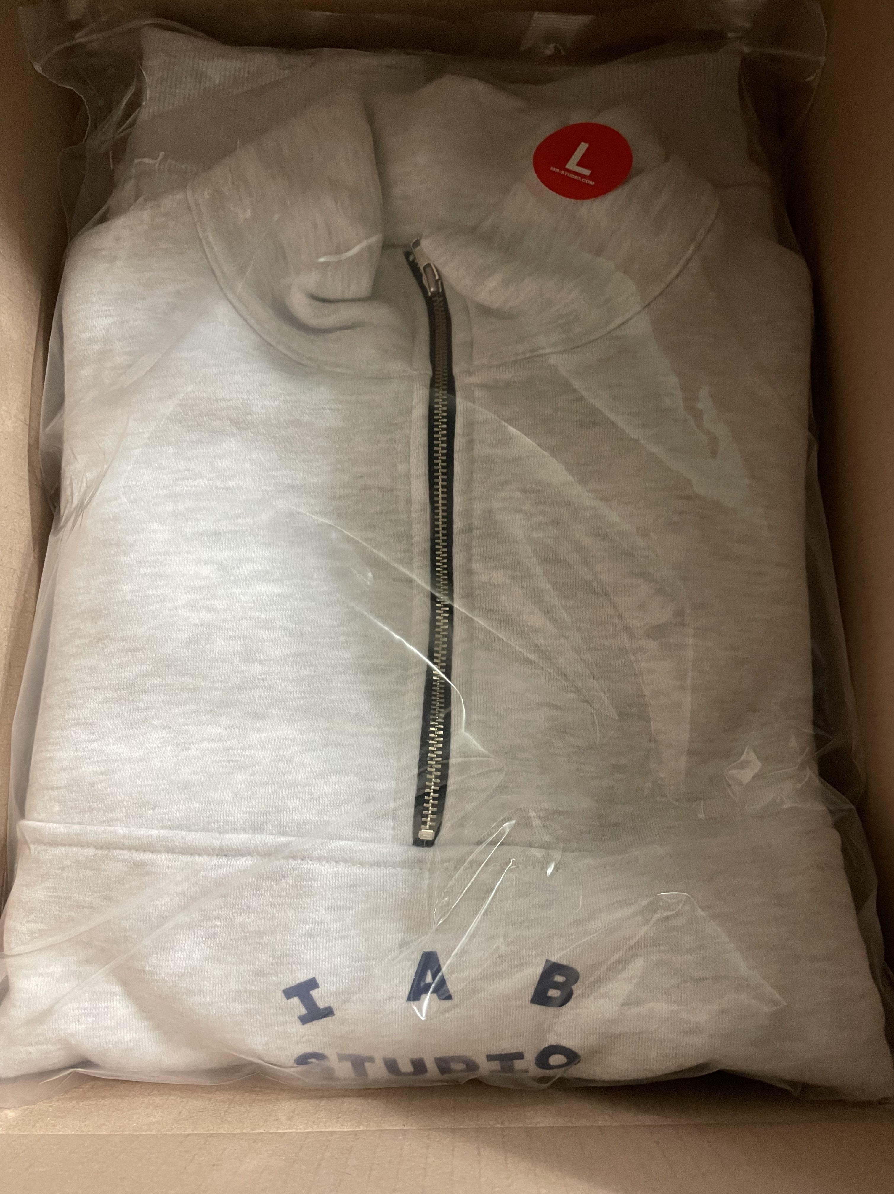 IAB Studio Half Zip Pullover Light Gray 착용 스타일