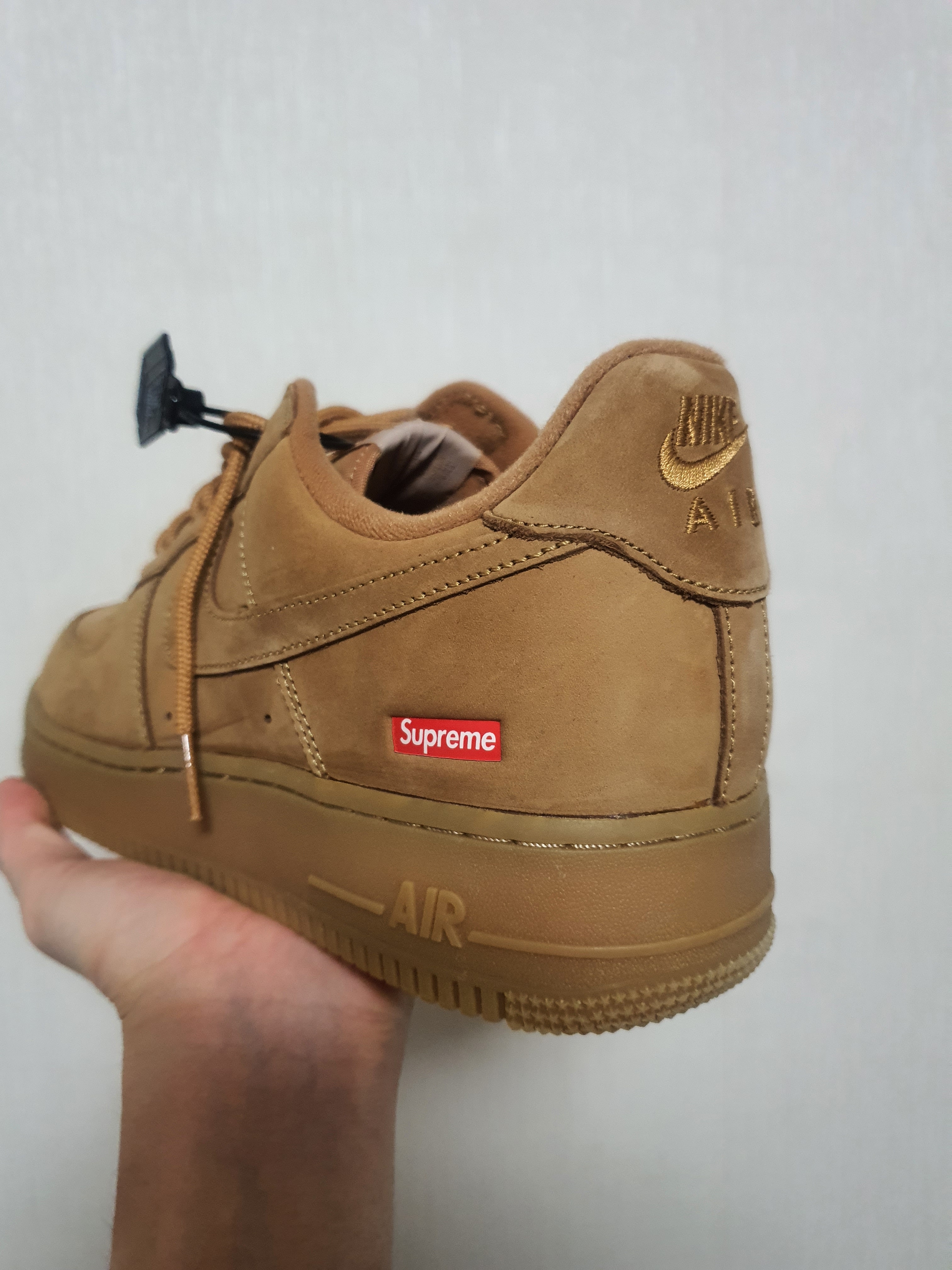 Nike x Supreme Air Force 1 Low Flax 착용 스타일 - 2