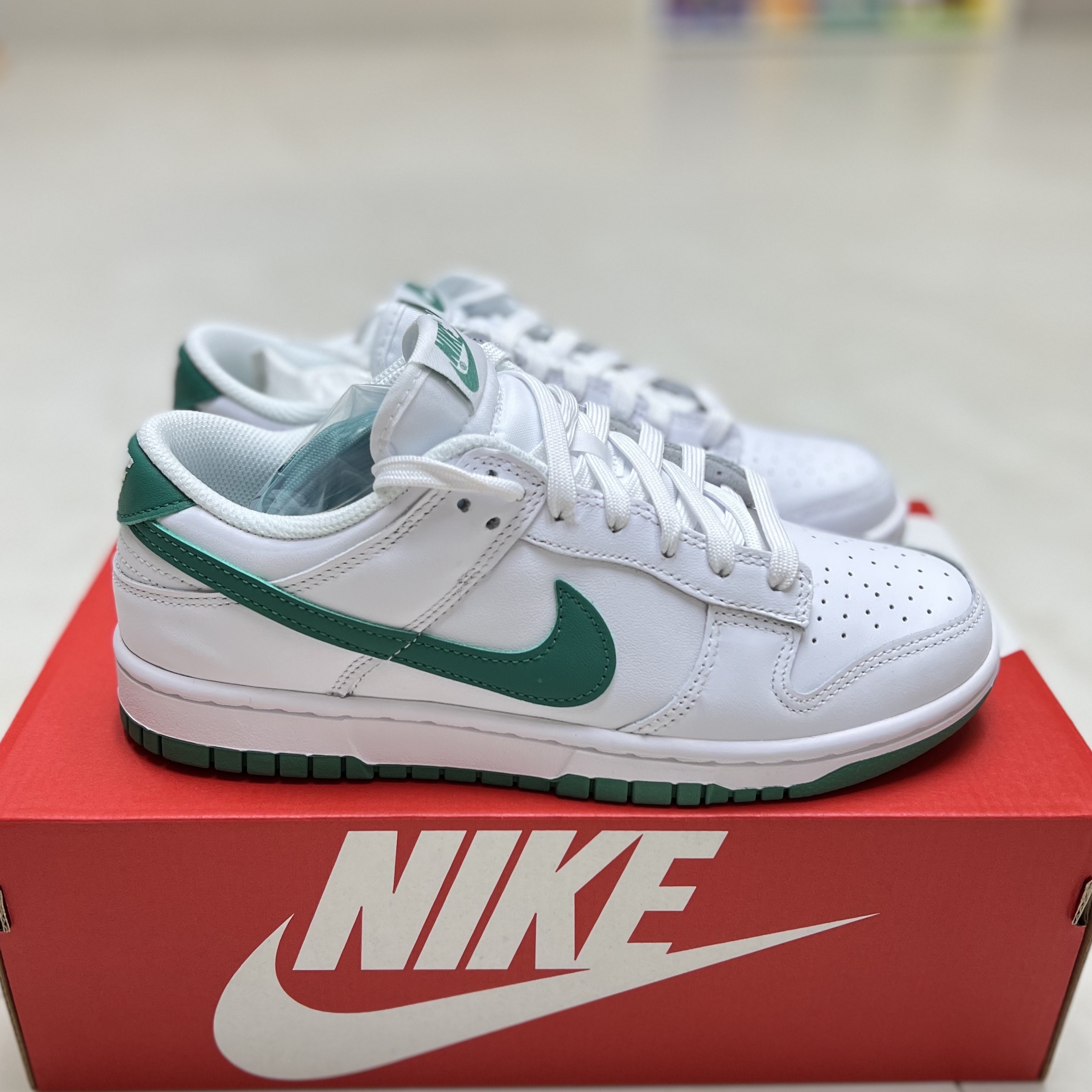 (W) Nike Dunk Low White Green 착용 스타일