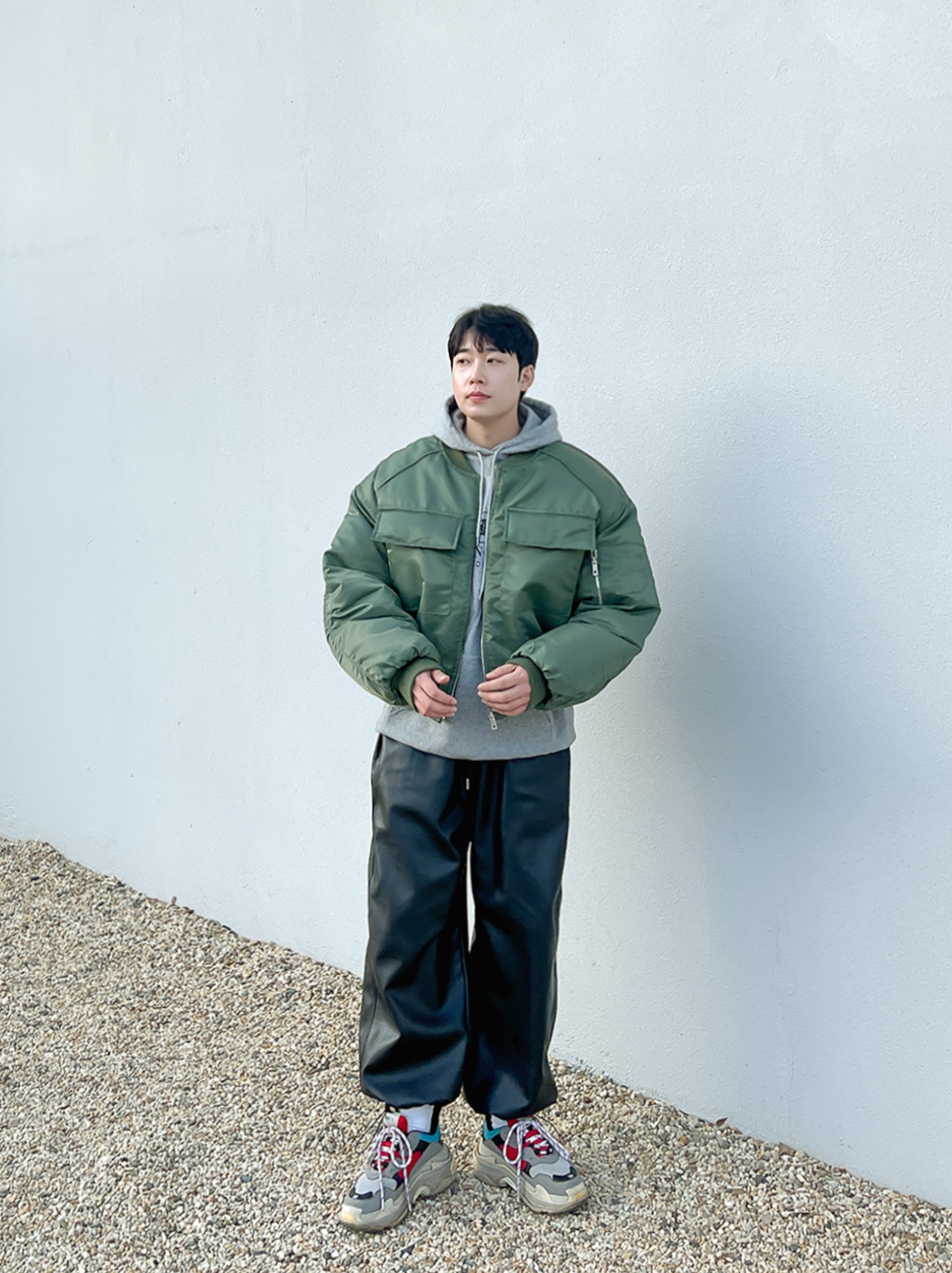 Balenciaga Triple S Grey Red Blue 2018 Reissue, (W) Balenciaga Triple S Sneakers Blue Grey Red 착용 스타일 - 2
