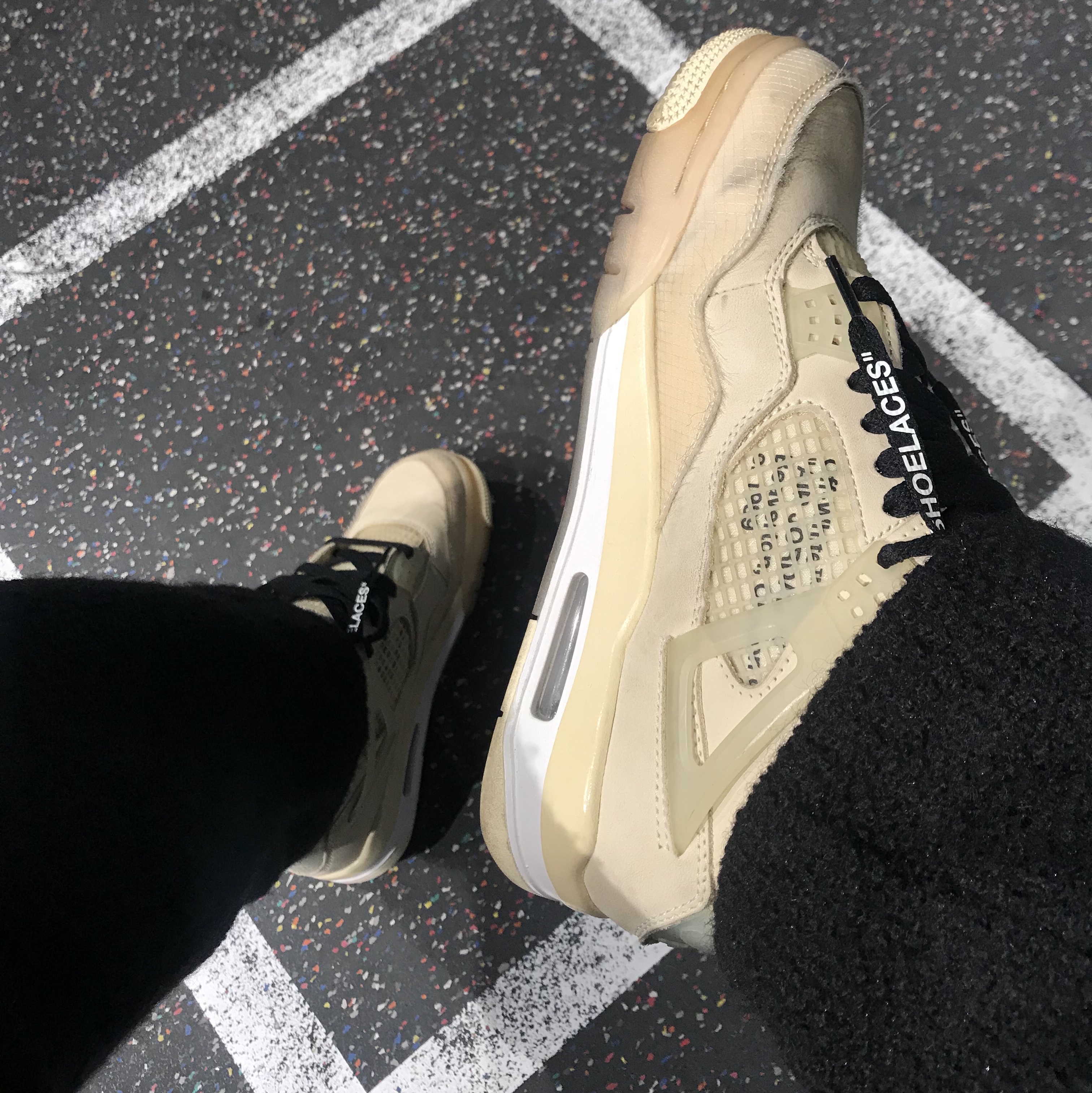 (W) Jordan 4 x Off-White Retro SP Sail 착용 스타일