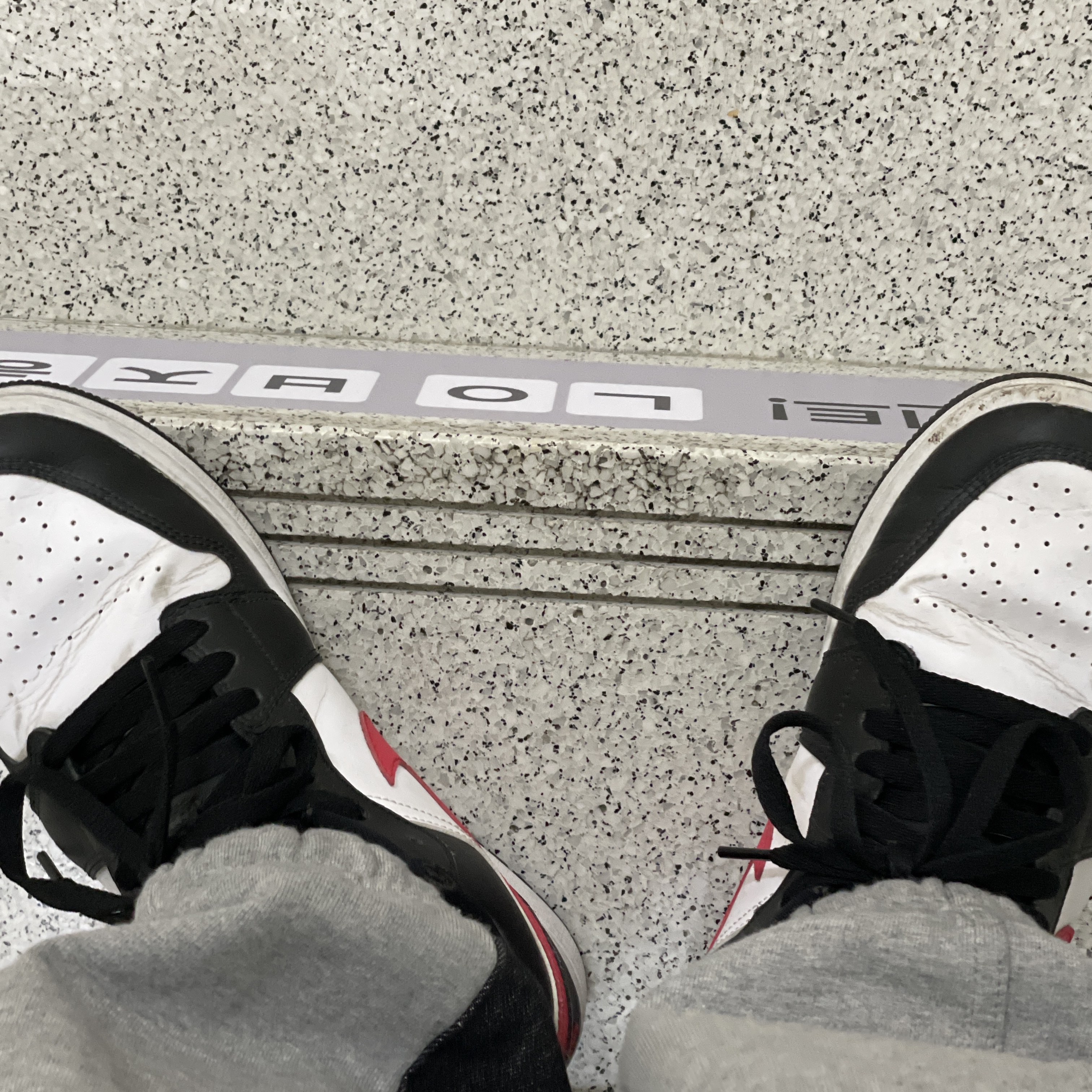 (W) Jordan 1 Low Black Siren Red 착용 스타일