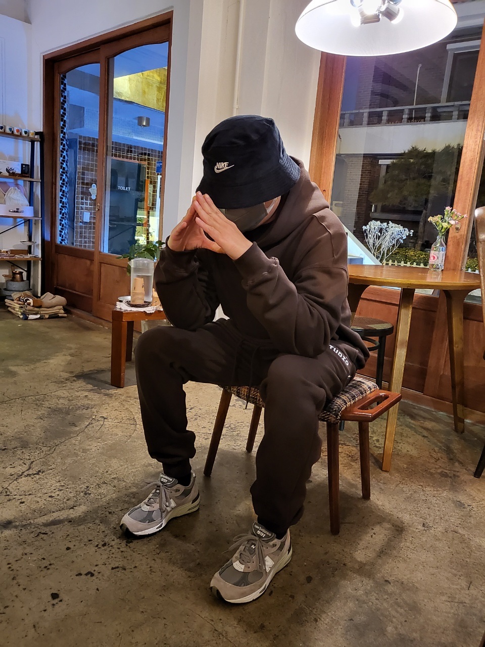 IAB Studio Hoodie Brown, IAB Studio Sweatpants Brown 착용 스타일 - 3
