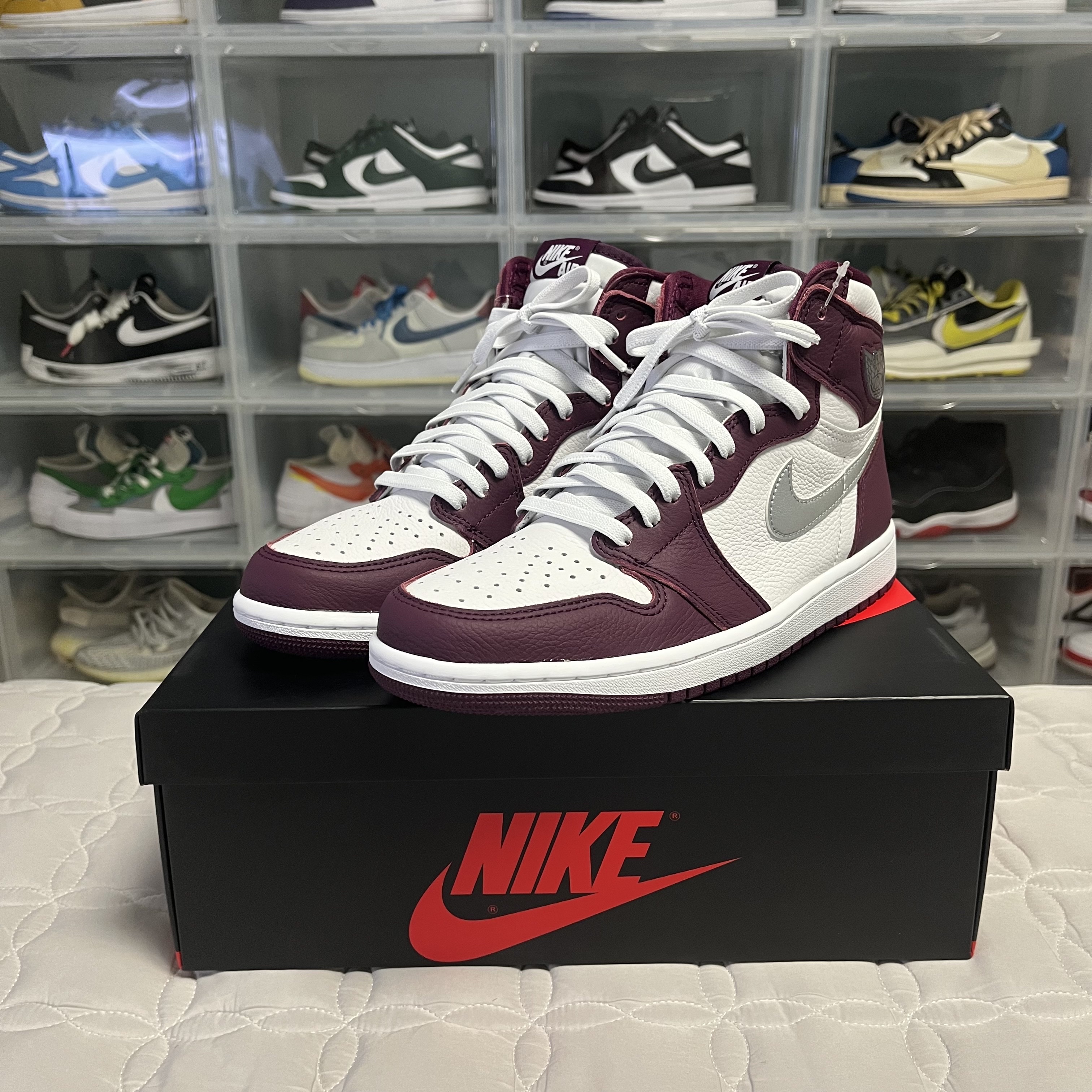 Jordan 1 Retro High OG Bordeaux, Jordan 1 Retro High OG Black Mocha 착용 스타일 - 1