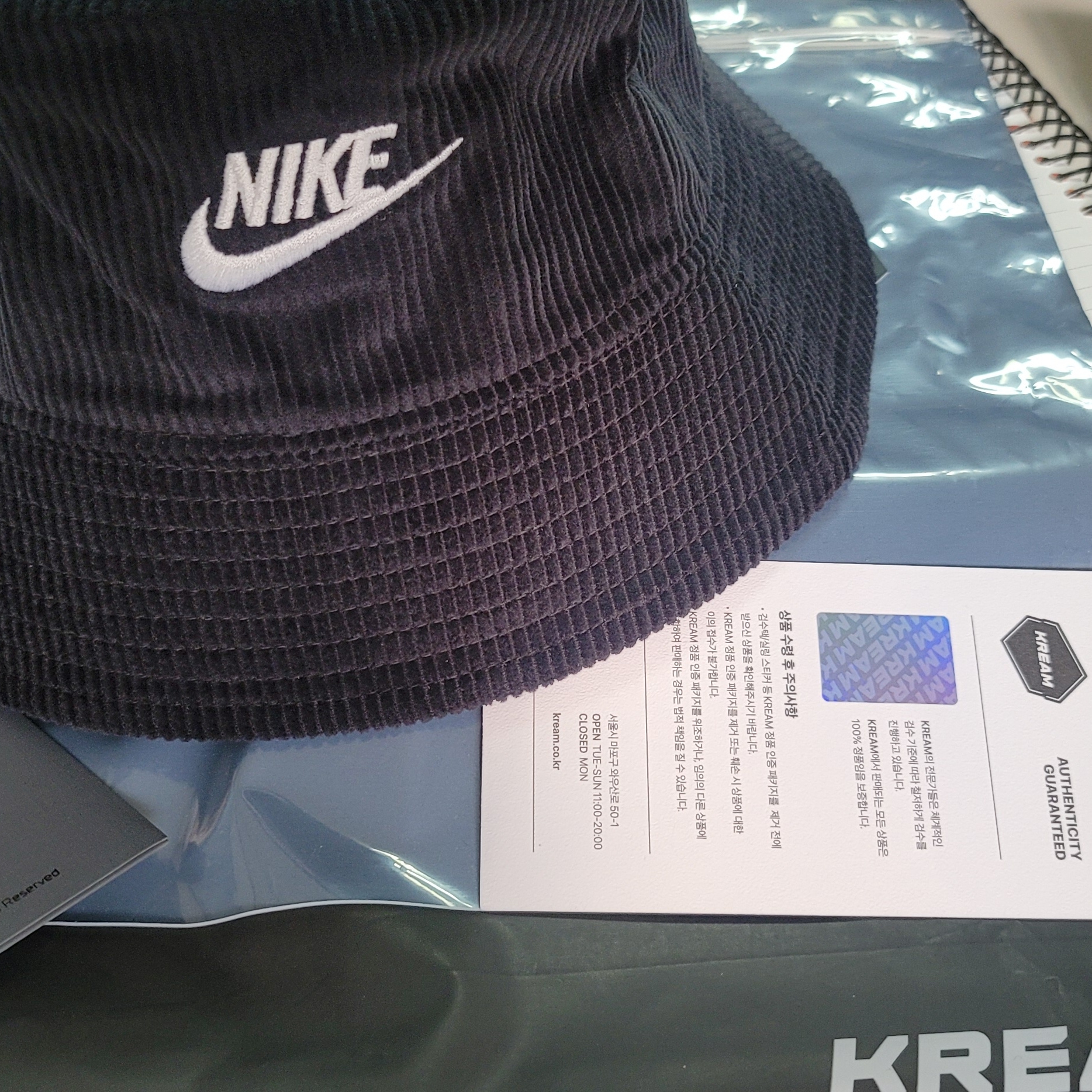 Nike Futura Corduroy Bucket Black 착용 스타일