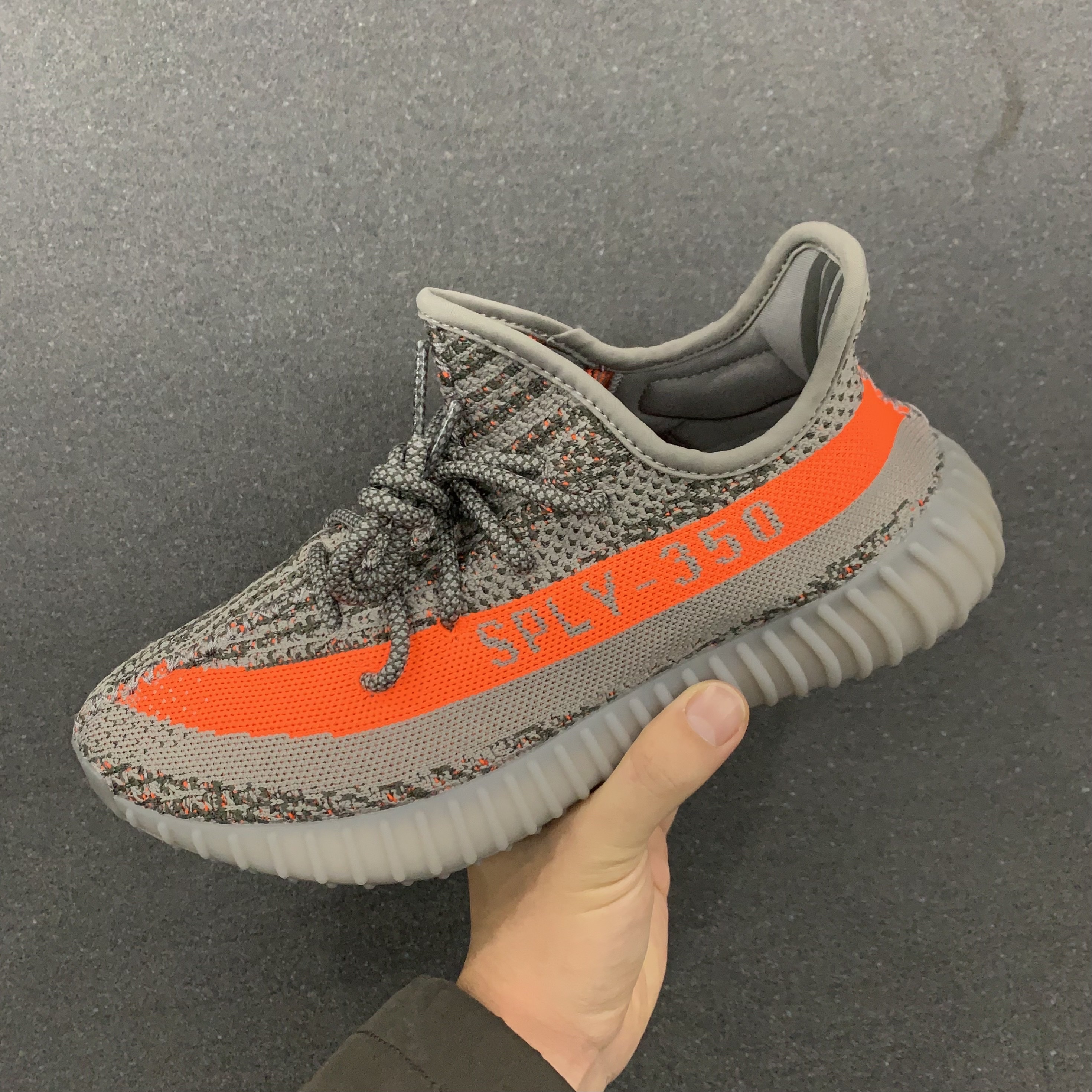 Adidas Yeezy Boost 350 V2 Beluga - Reflective 착용 스타일