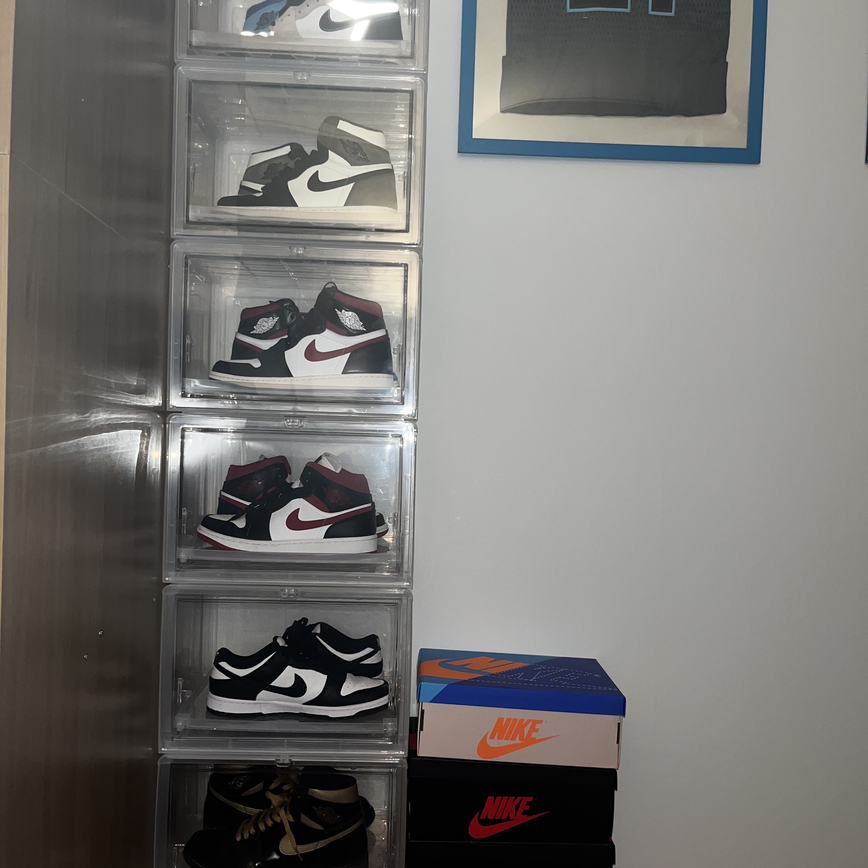 Nike Dunk Low Retro Black, Jordan 1 Mid Gym Red Black White 착용 스타일