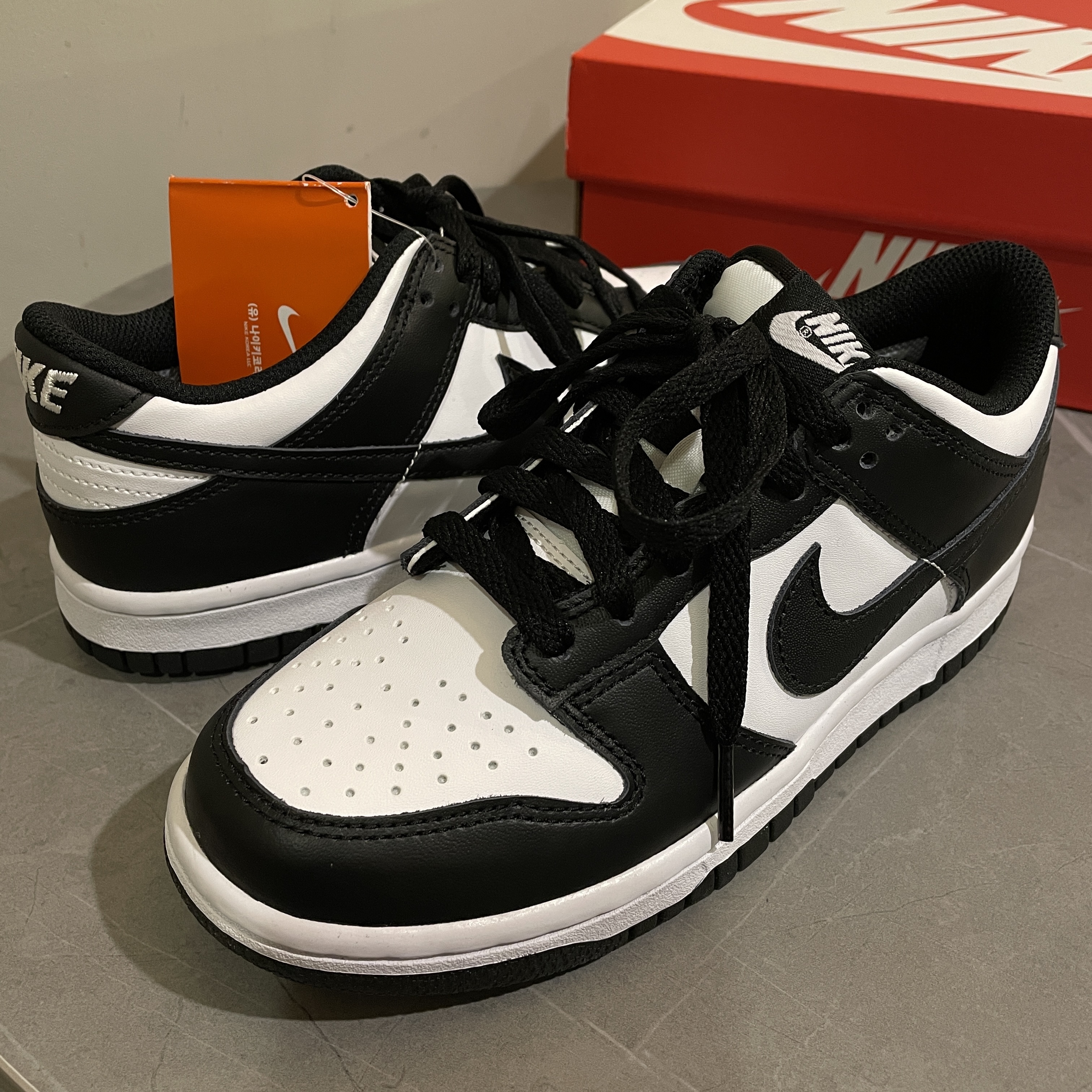 (GS) Nike Dunk Low Black 착용 스타일