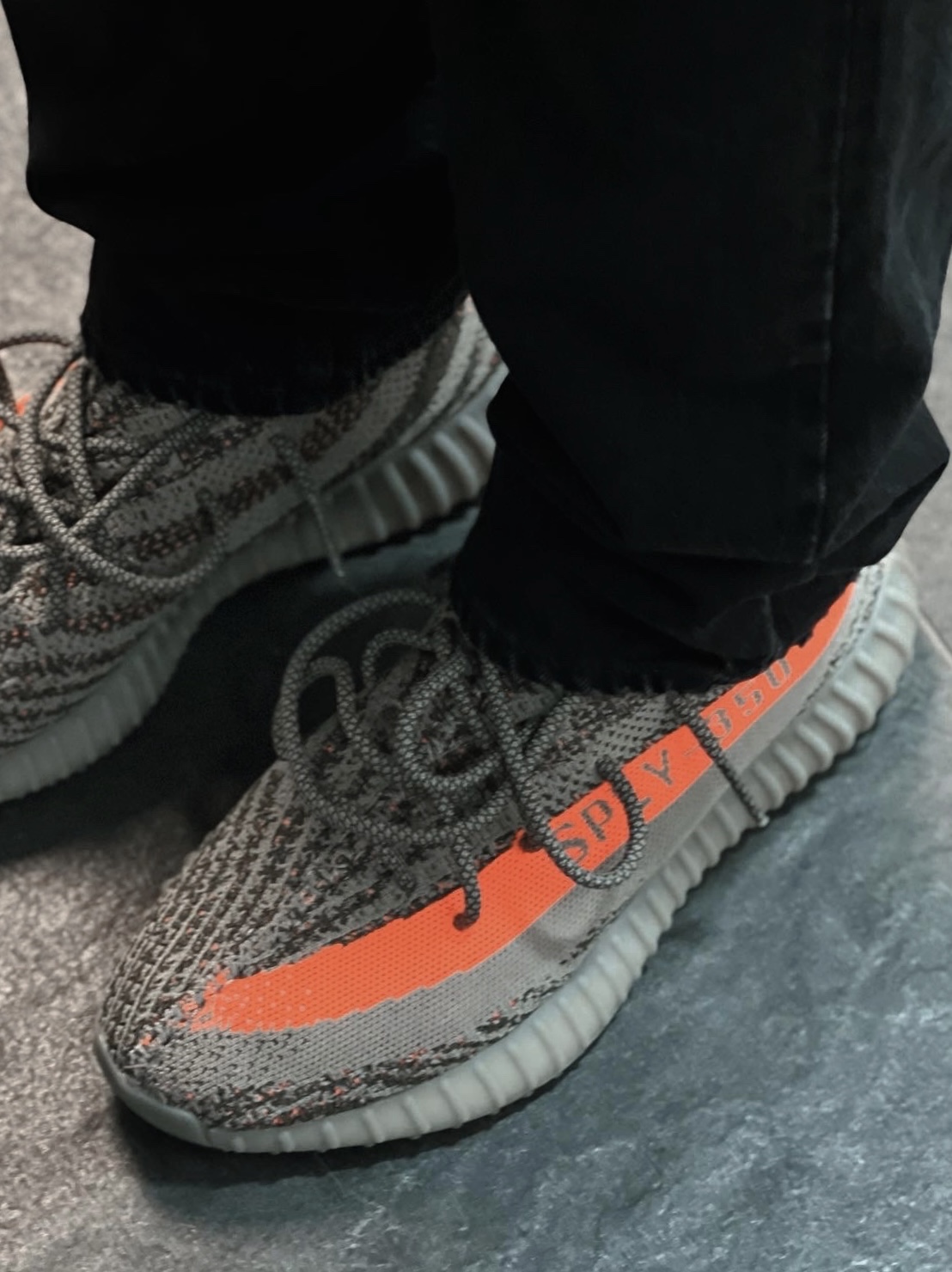 Adidas Yeezy Boost 350 V2 Beluga - Reflective 착용 스타일 - 2