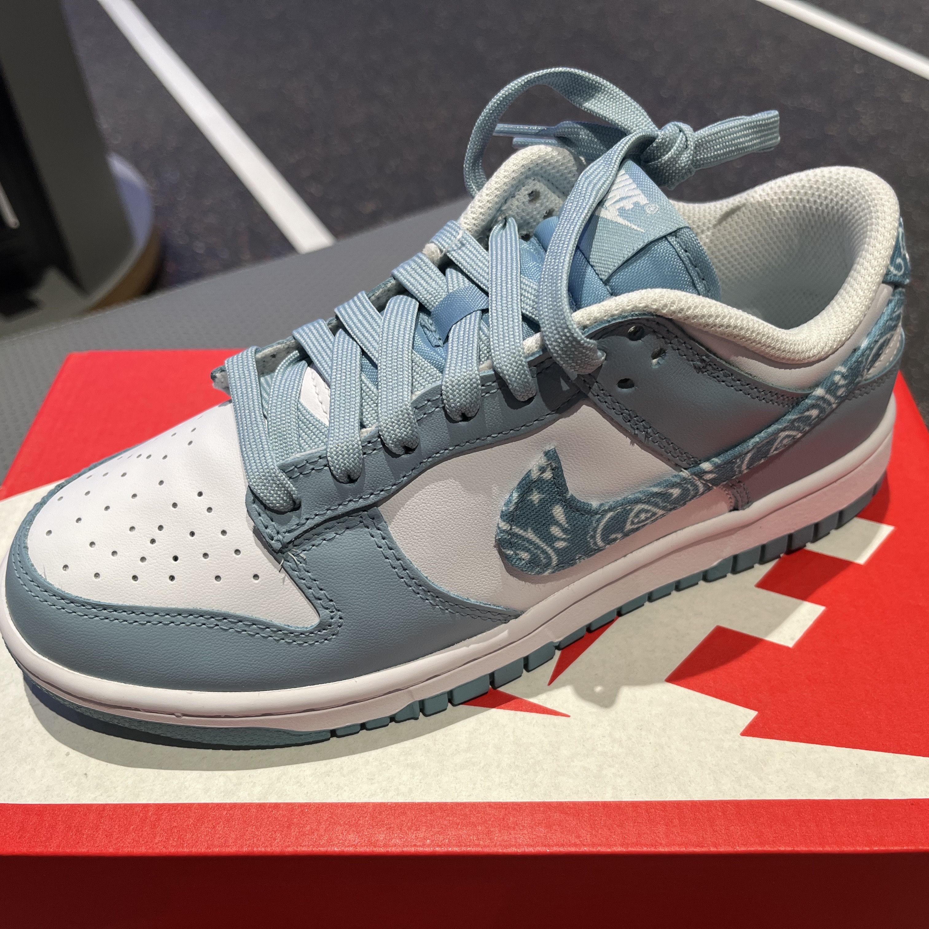 (W) Nike Dunk Low Essential Blue Paisley 착용 스타일