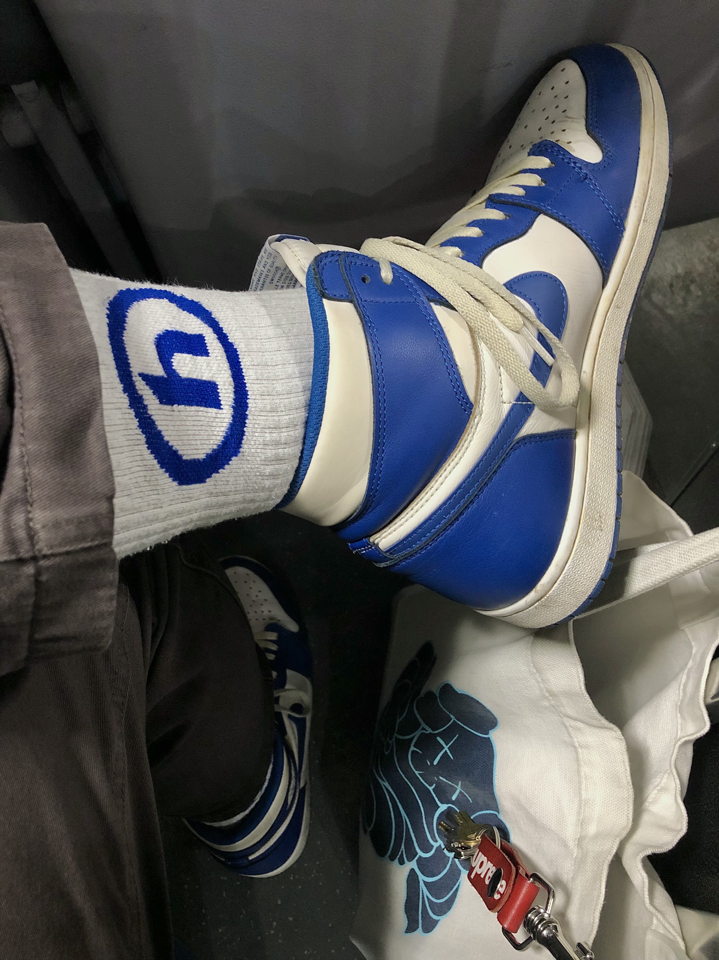 Jordan 1 Retro Storm Blue, Supreme Leather Key Loop Red - 21SS 착용 스타일