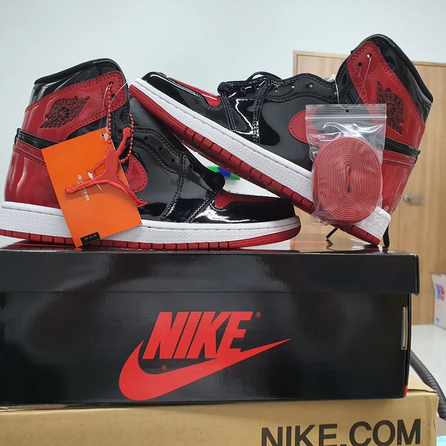 Jordan 1 Retro High OG Patent Bred 착용 스타일 - 1