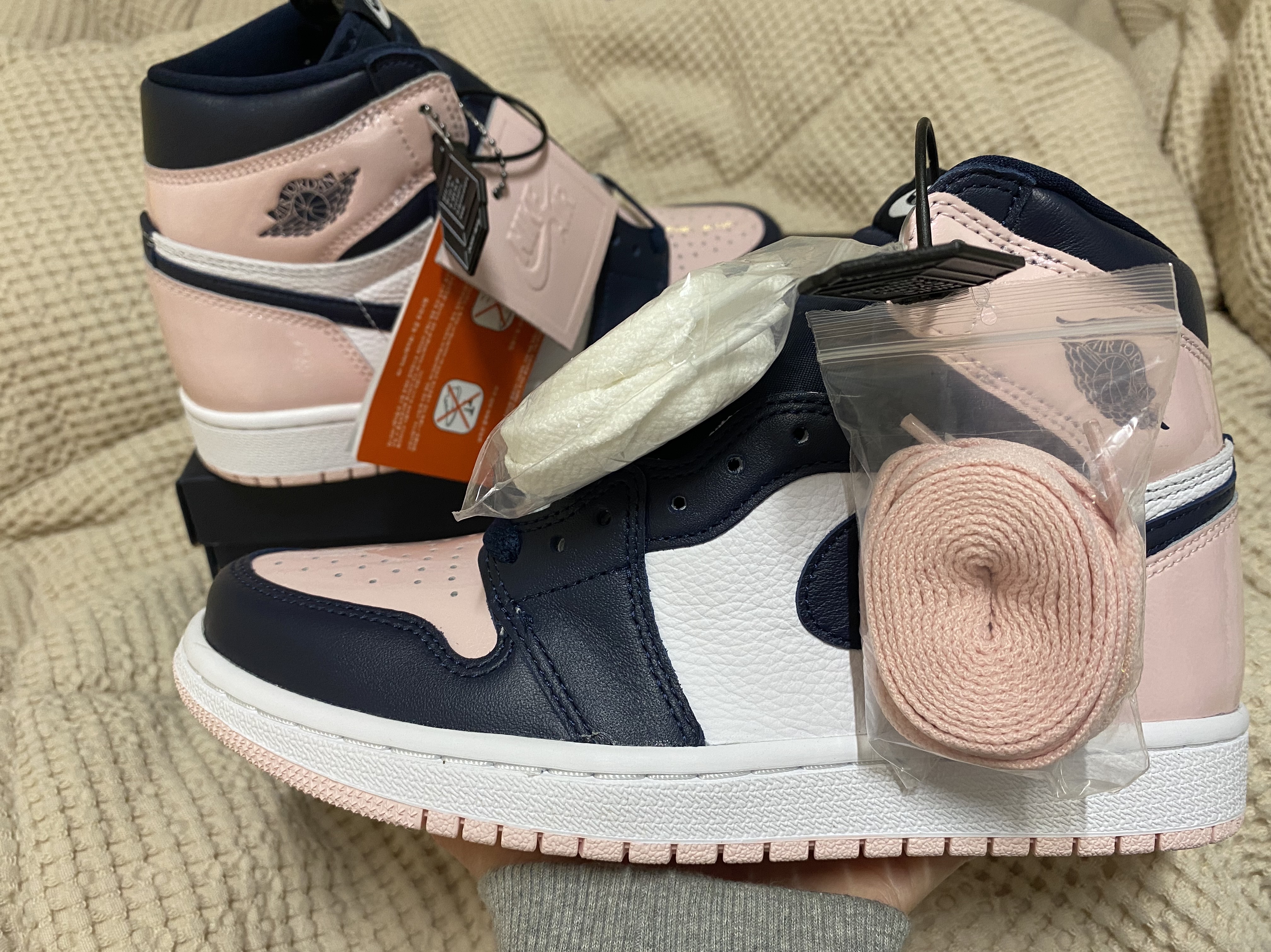 (W) Jordan 1 Retro High OG Atmosphere 착용 스타일 - 1