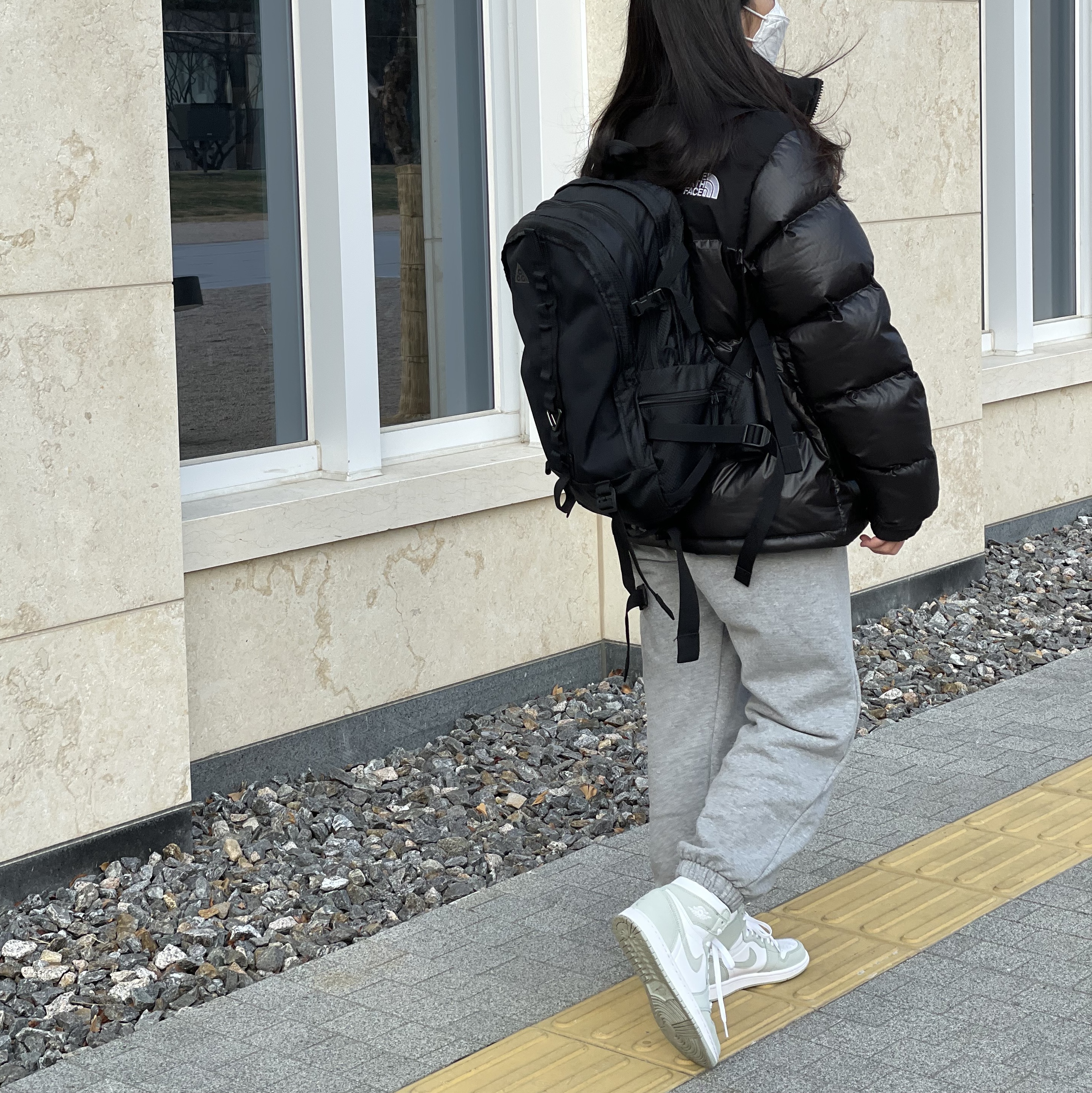 (W) Jordan 1 Retro High OG Seafoam, Nike ACG Karst Backpack Black 착용 스타일