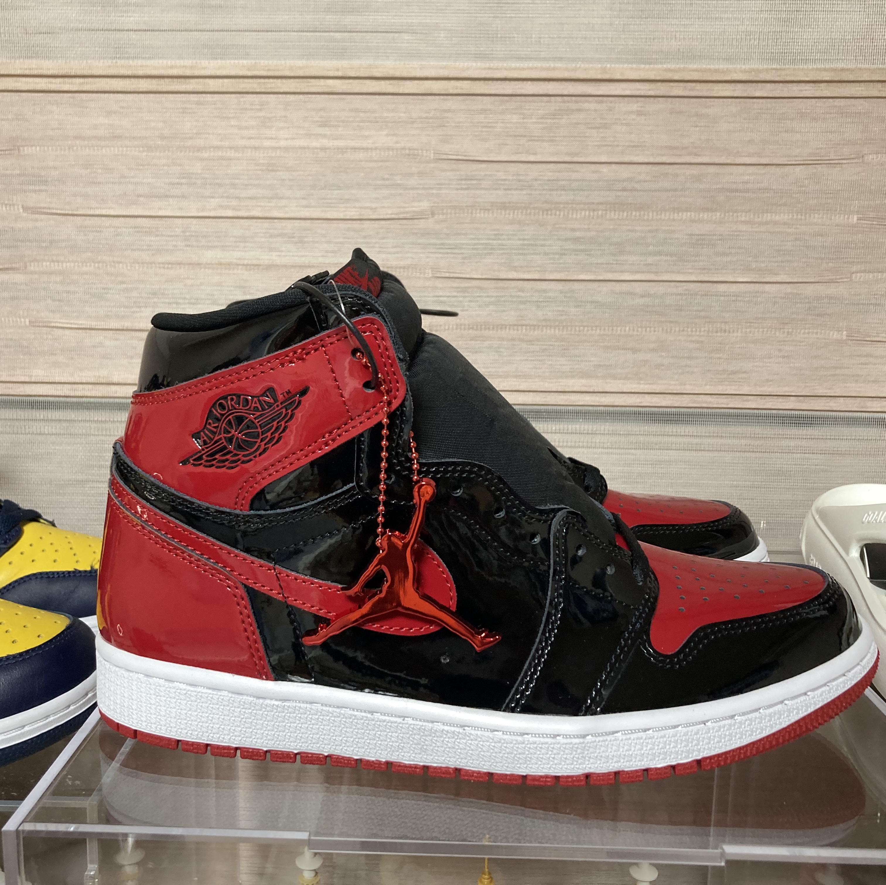 Jordan 1 Retro High OG Patent Bred 착용 스타일 - 2