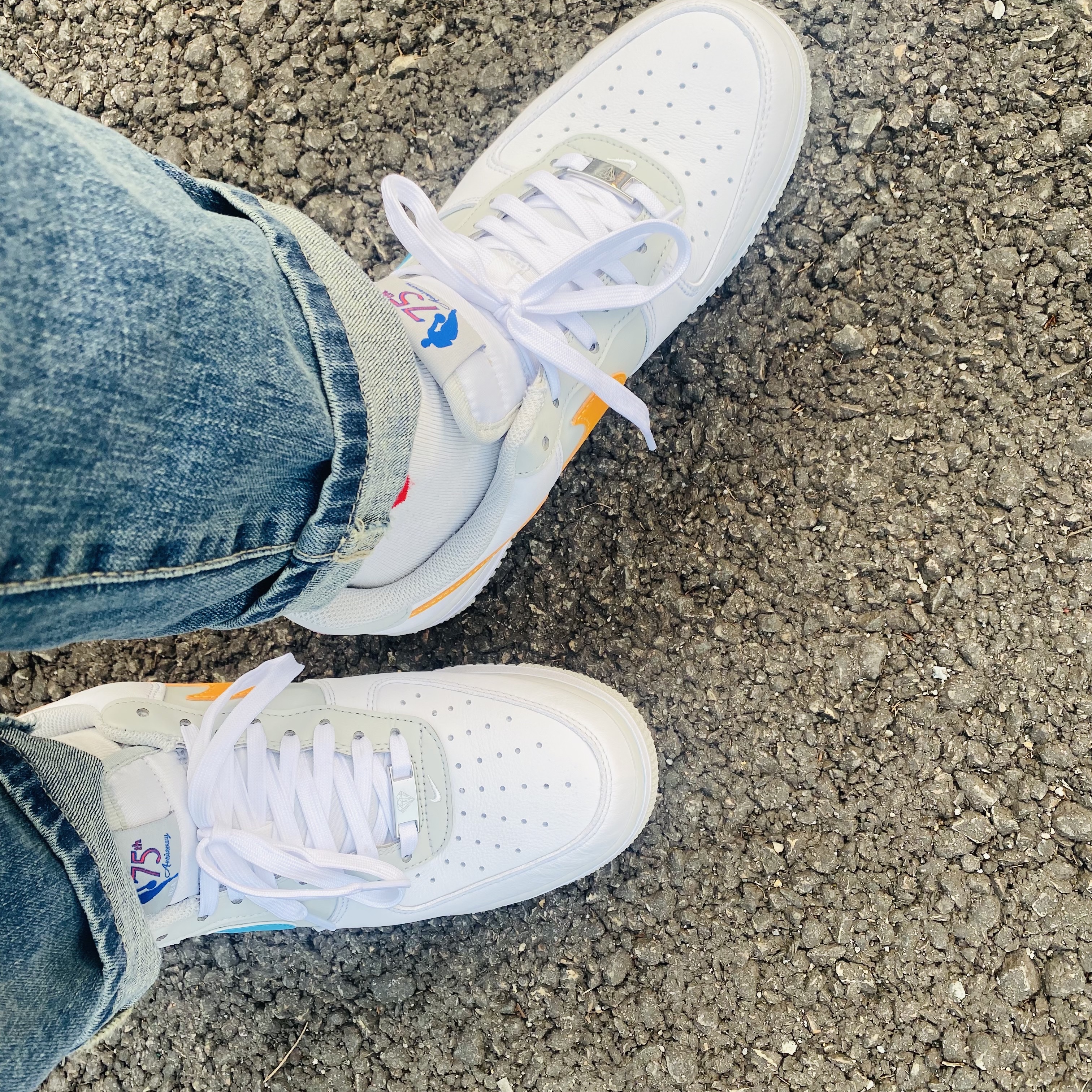 Nike x NBA Air Force 1 '07 LV8 EMB White Turquoise Blue 착용 스타일 - 3