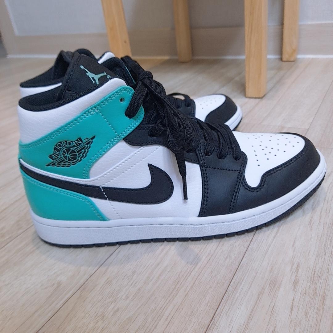 Jordan 1 Mid Tropical Twist 착용 스타일 - 2