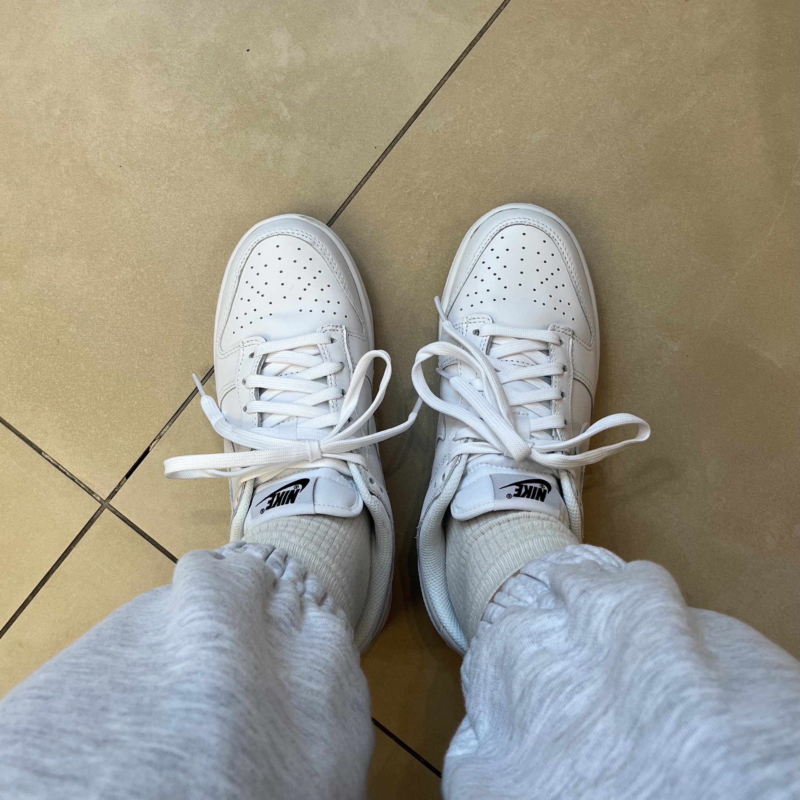 (W) Nike Dunk Low Triple White 착용 스타일
