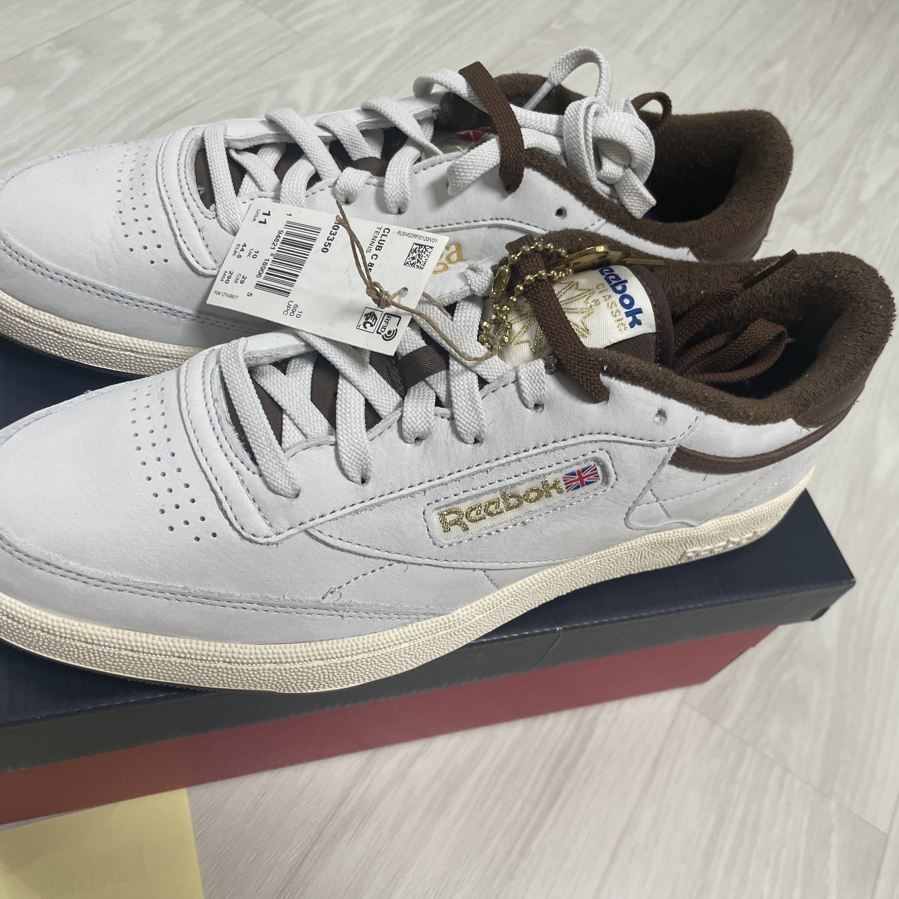 Reebok x Bodega Club C Pure Grey Brush Brown 착용 스타일 - 2