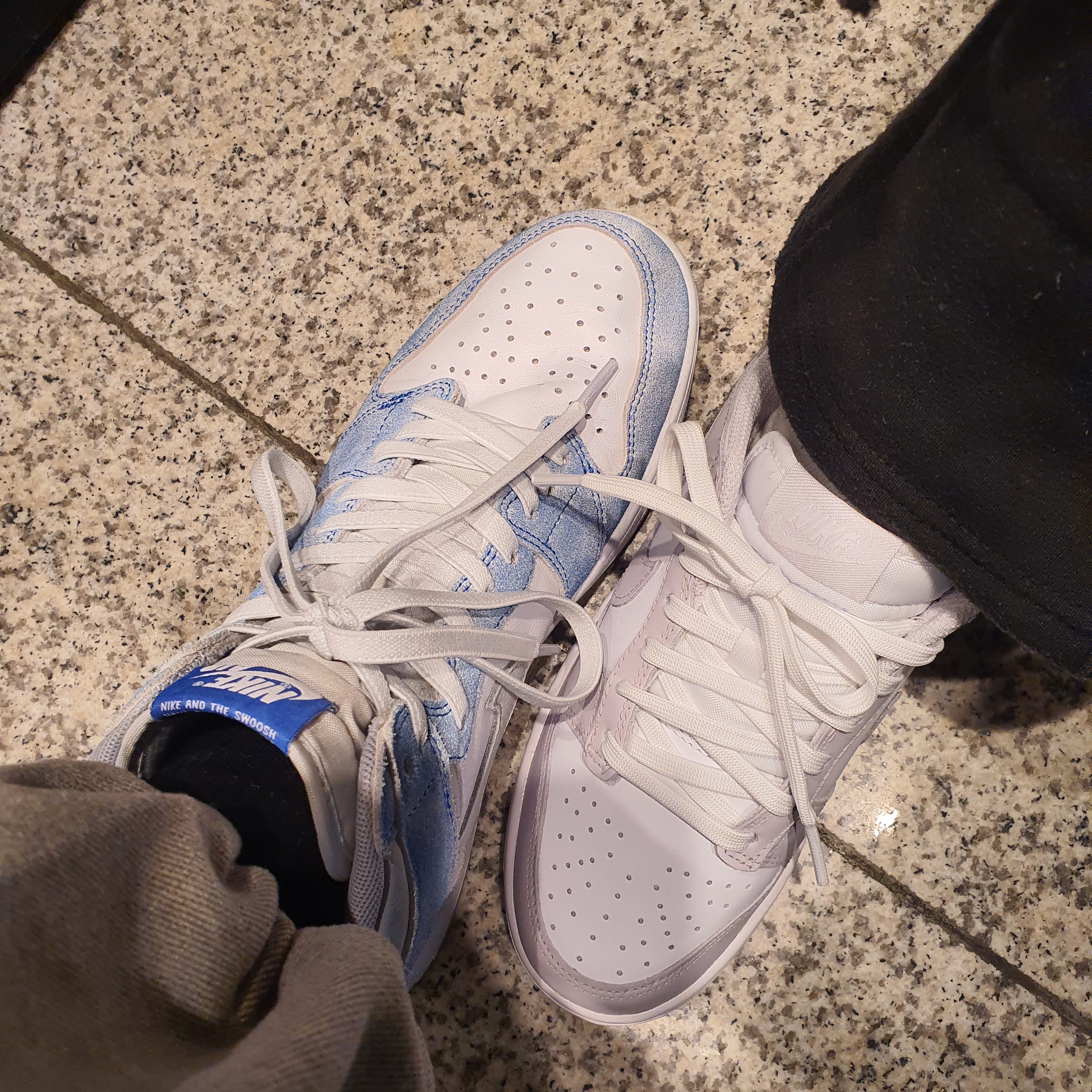 (W) Nike Dunk Low Venice, Jordan 1 Retro High OG Hyper Royal 착용 스타일