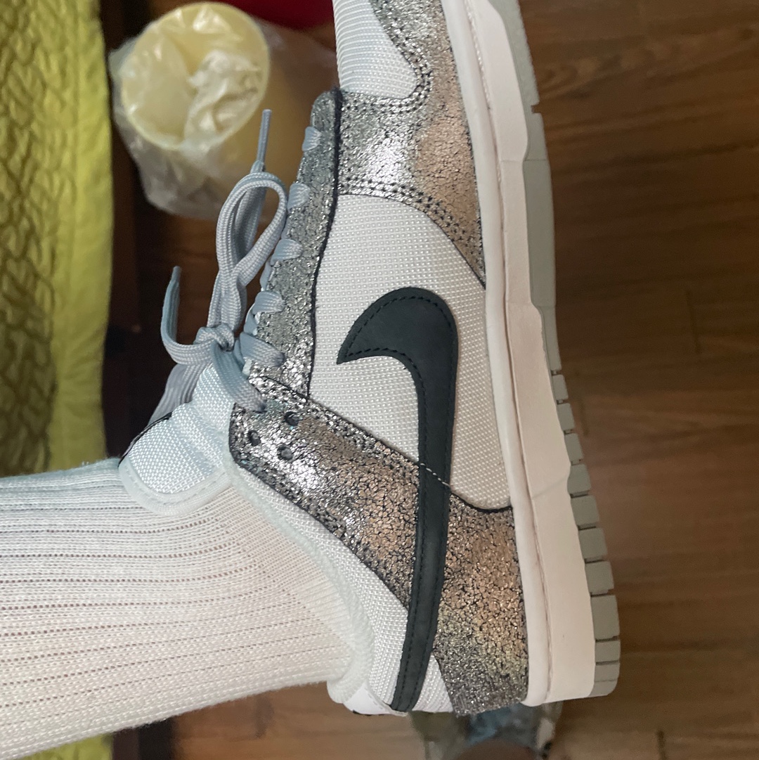 (W) Nike Dunk Low Golden Gals Metallic Silver 착용 스타일 - 2