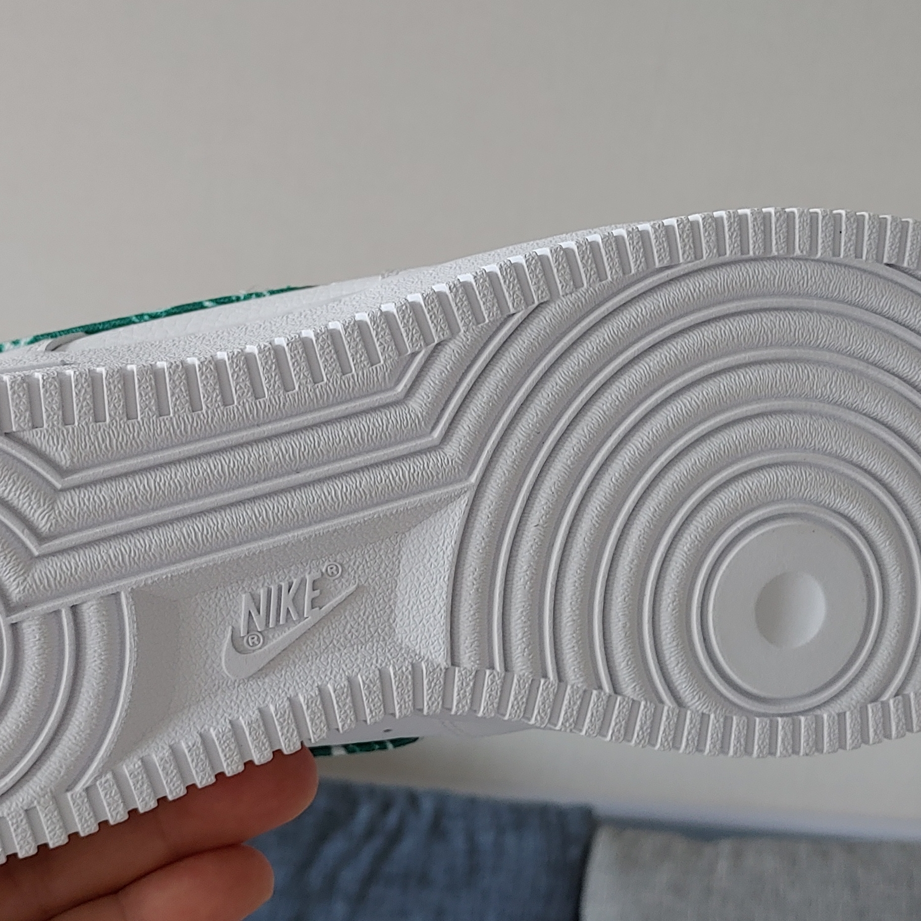 Jordan 1 Mid College Grey, Nike Air Force 1 '07 QS LBJ 착용 스타일 - 5