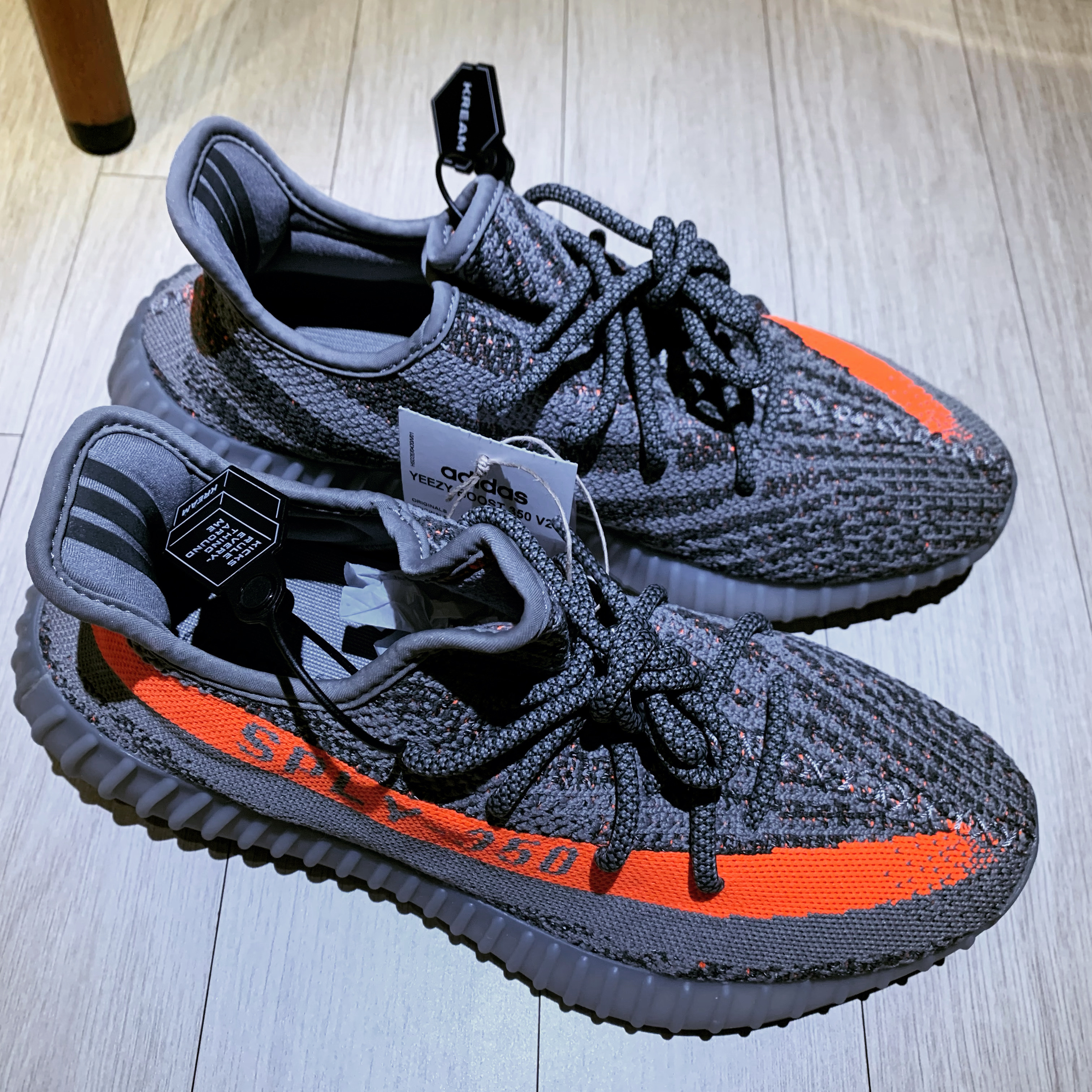 Adidas Yeezy Boost 350 V2 Beluga - Reflective 착용 스타일