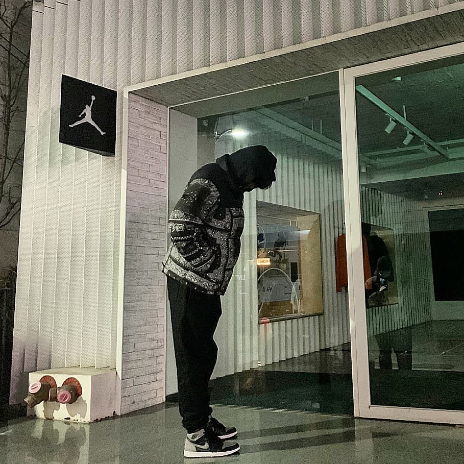 Jordan 1 Retro High OG Shadow 2018, The North Face 1996 Novelty Nuptse Jacket Real Black - 21FW 착용 스타일