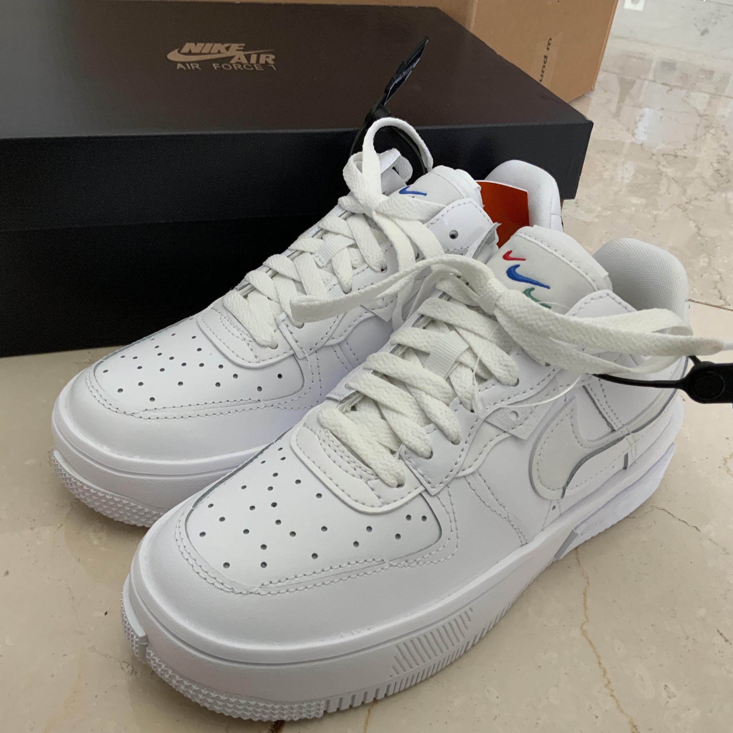 (W) Nike Air Force 1 Fontanka White 착용 스타일 - 2
