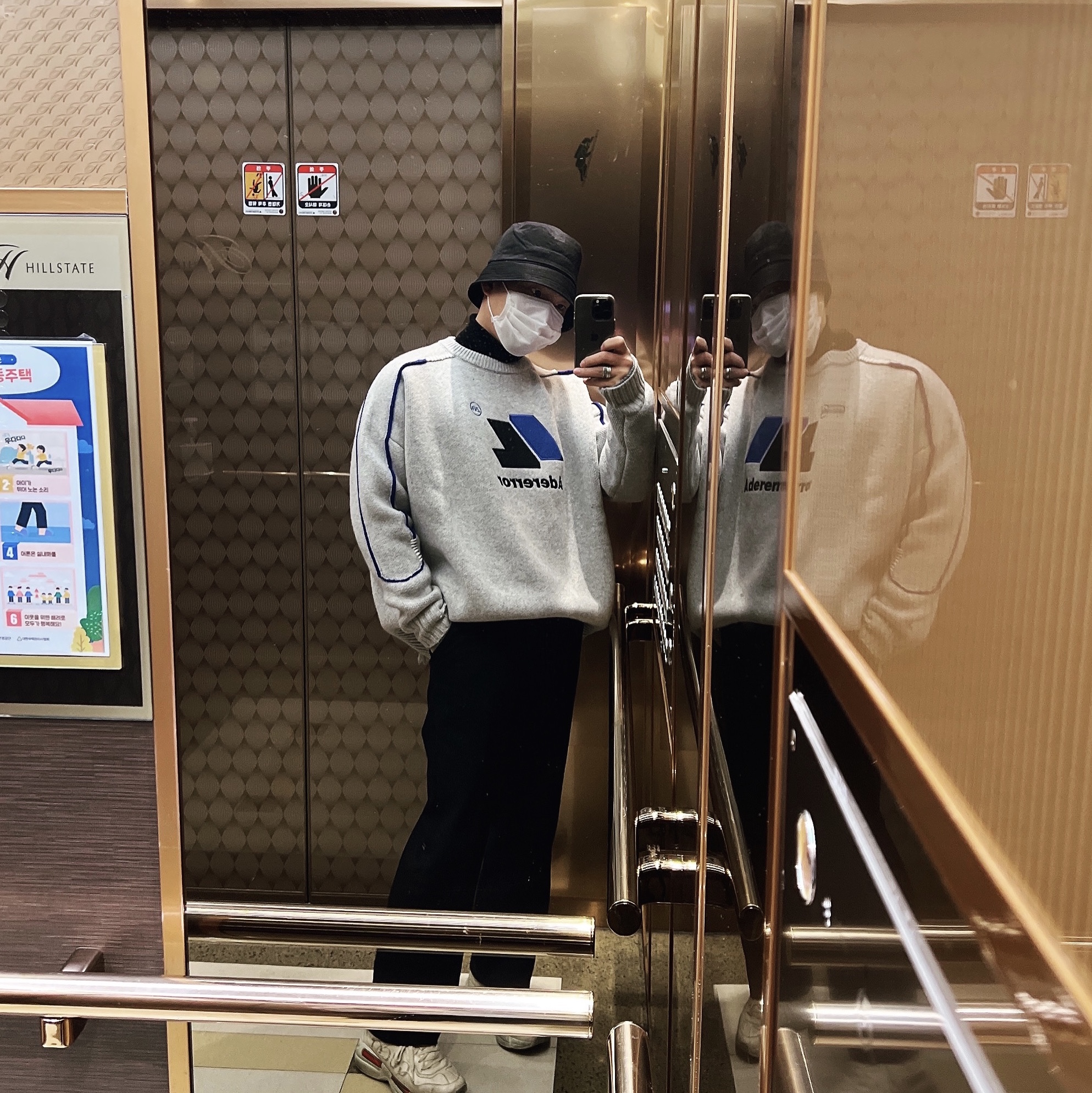 Zara x Ader Error Oversize Sweater Grey 착용 스타일
