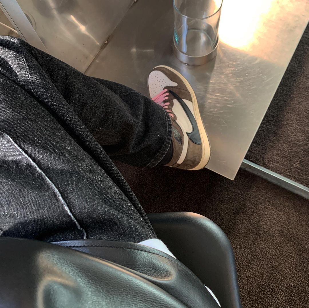 Jordan 1 x Travis Scott Retro High OG SP Mocha 착용 스타일