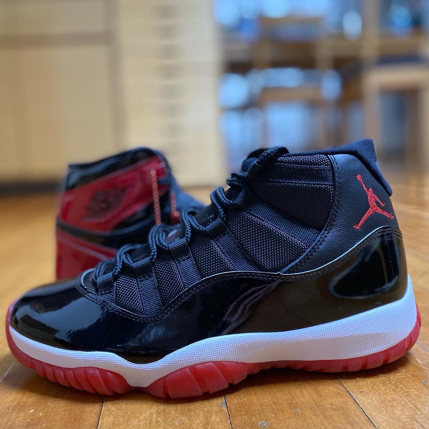 Jordan 11 Retro Bred 2019, Jordan 1 Retro High OG Patent Bred 착용 스타일 - 1