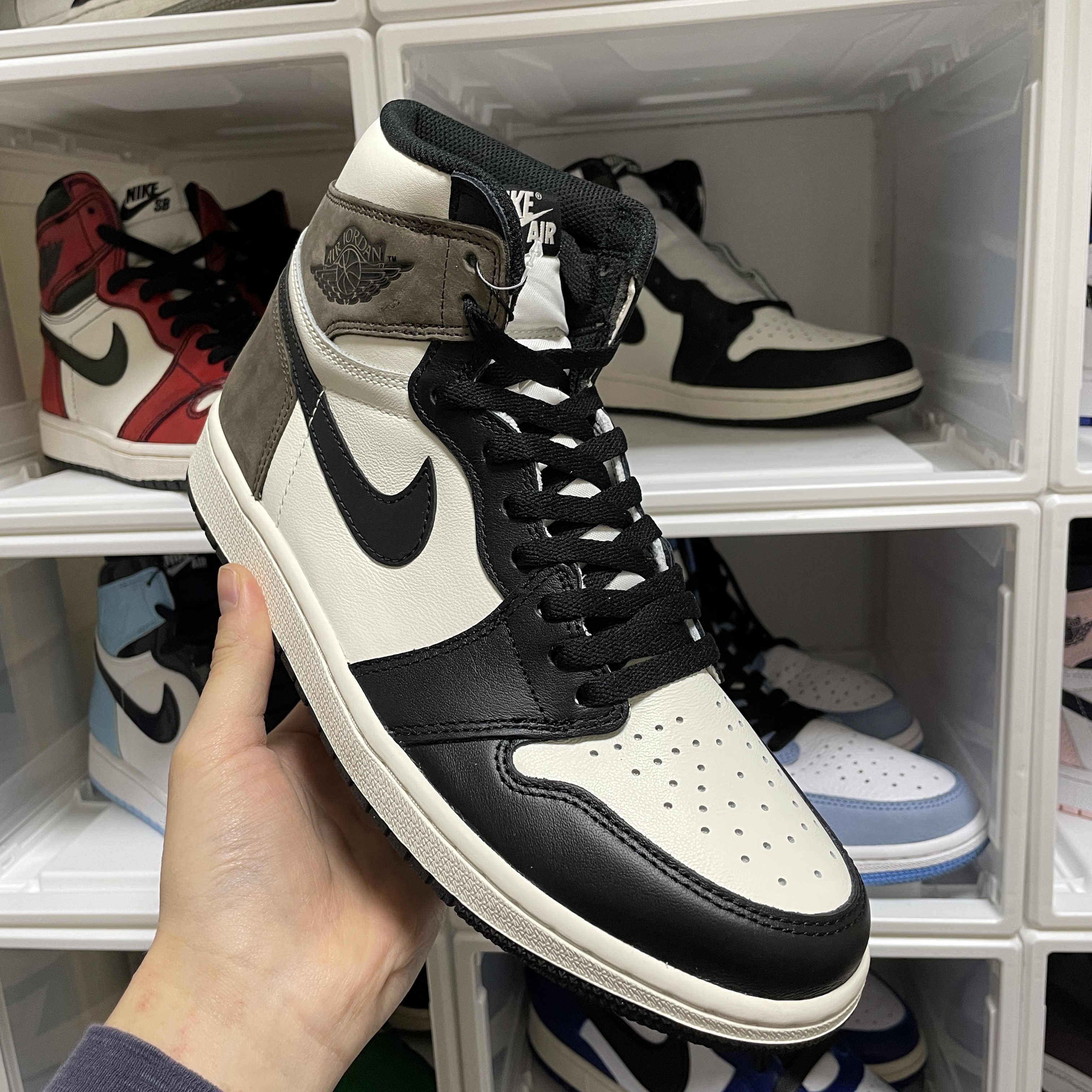 Jordan 1 Retro High OG Black Mocha 착용 스타일