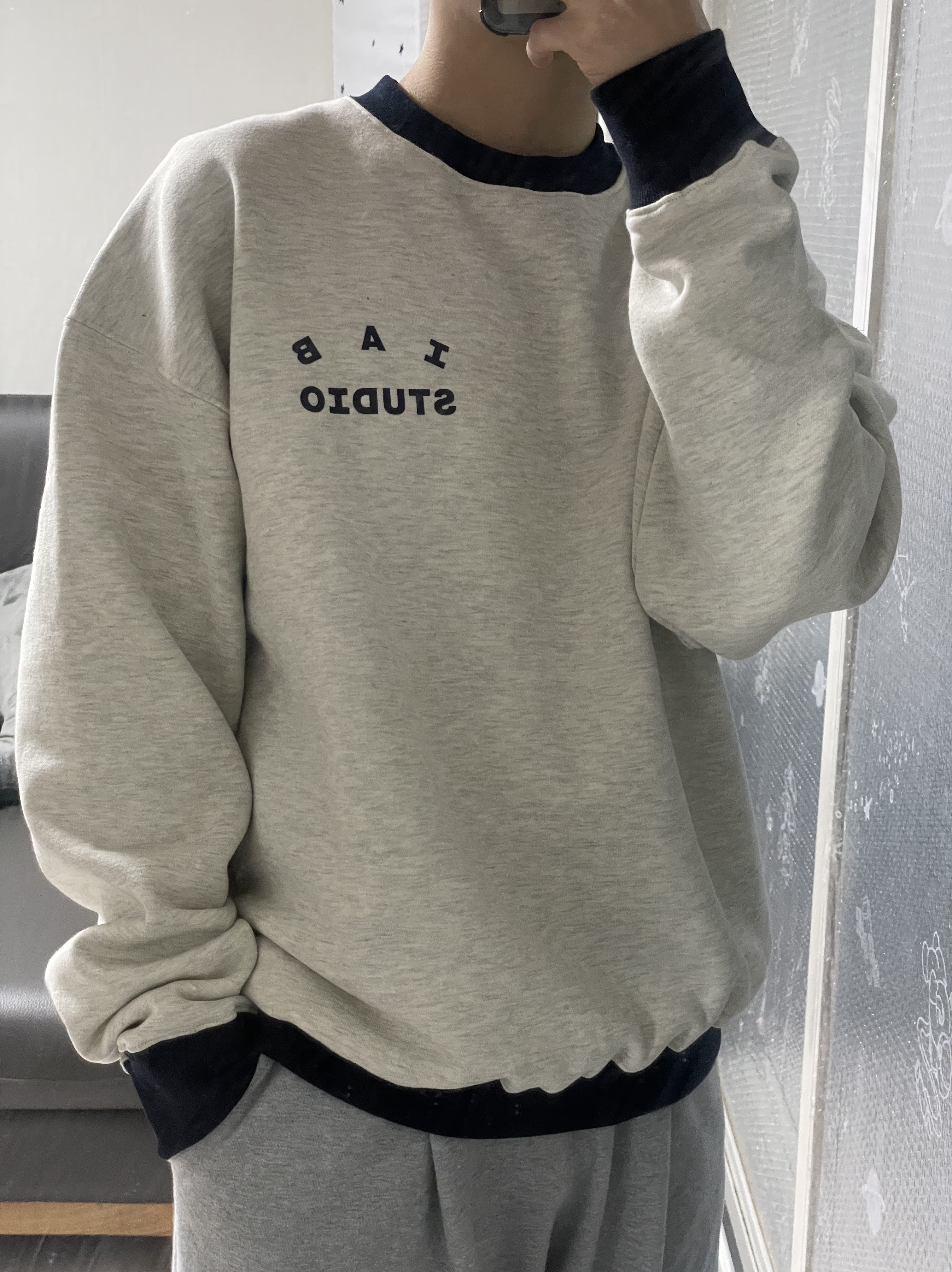 IAB Studio Half Zip Pullover Light Gray, IAB Studio Sweatshirt Oatmeal Navy 착용 스타일 - 2