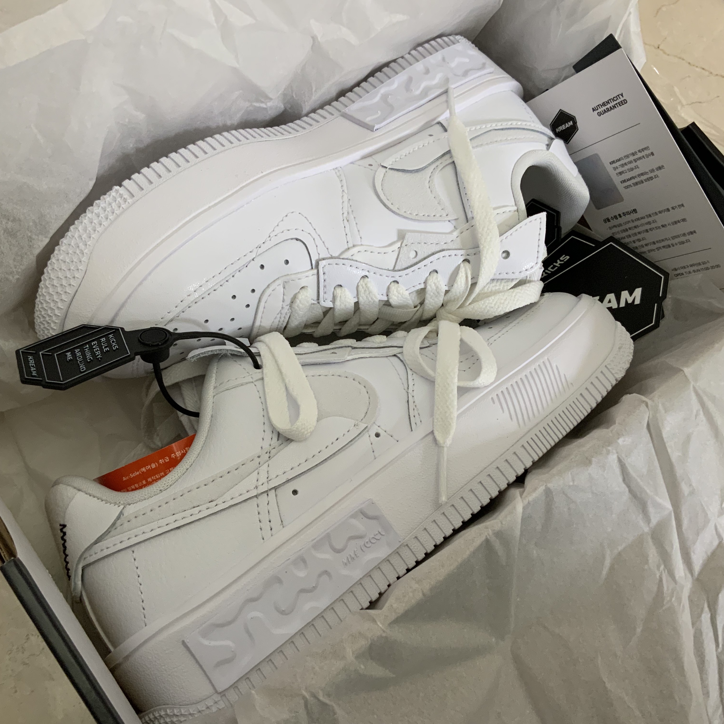 (W) Nike Air Force 1 Fontanka White 착용 스타일 - 1