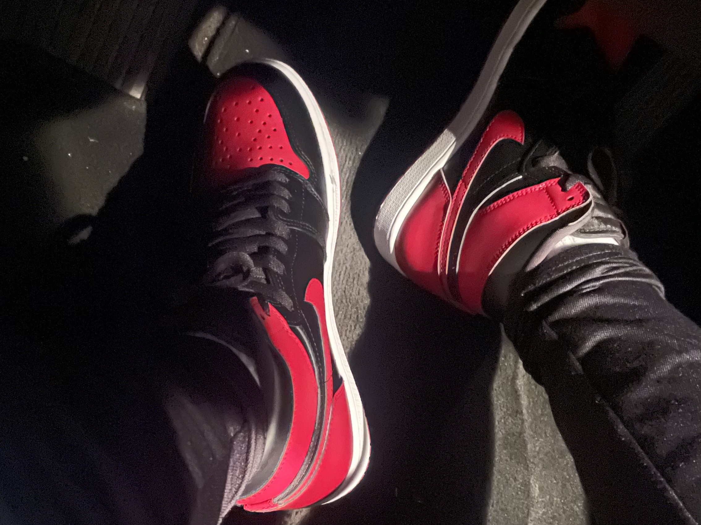 Jordan 1 Retro High OG Patent Bred 착용 스타일 - 3