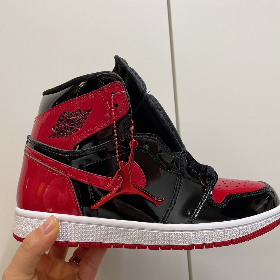 Jordan 1 Retro High OG Patent Bred 착용 스타일 - 3