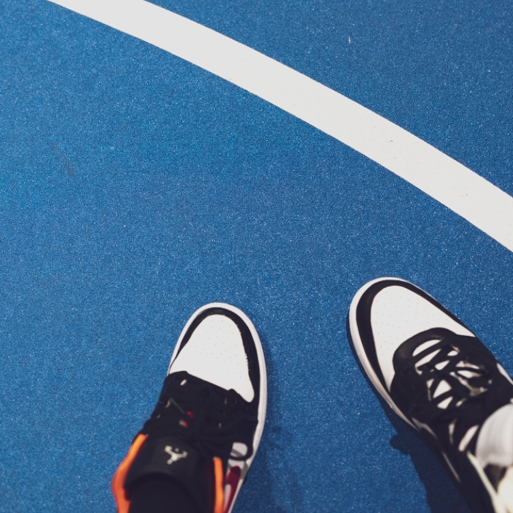 (W) Jordan 1 Low SE Multi-Color Black Toe, Nike x Ambush Dunk High Black 착용 스타일