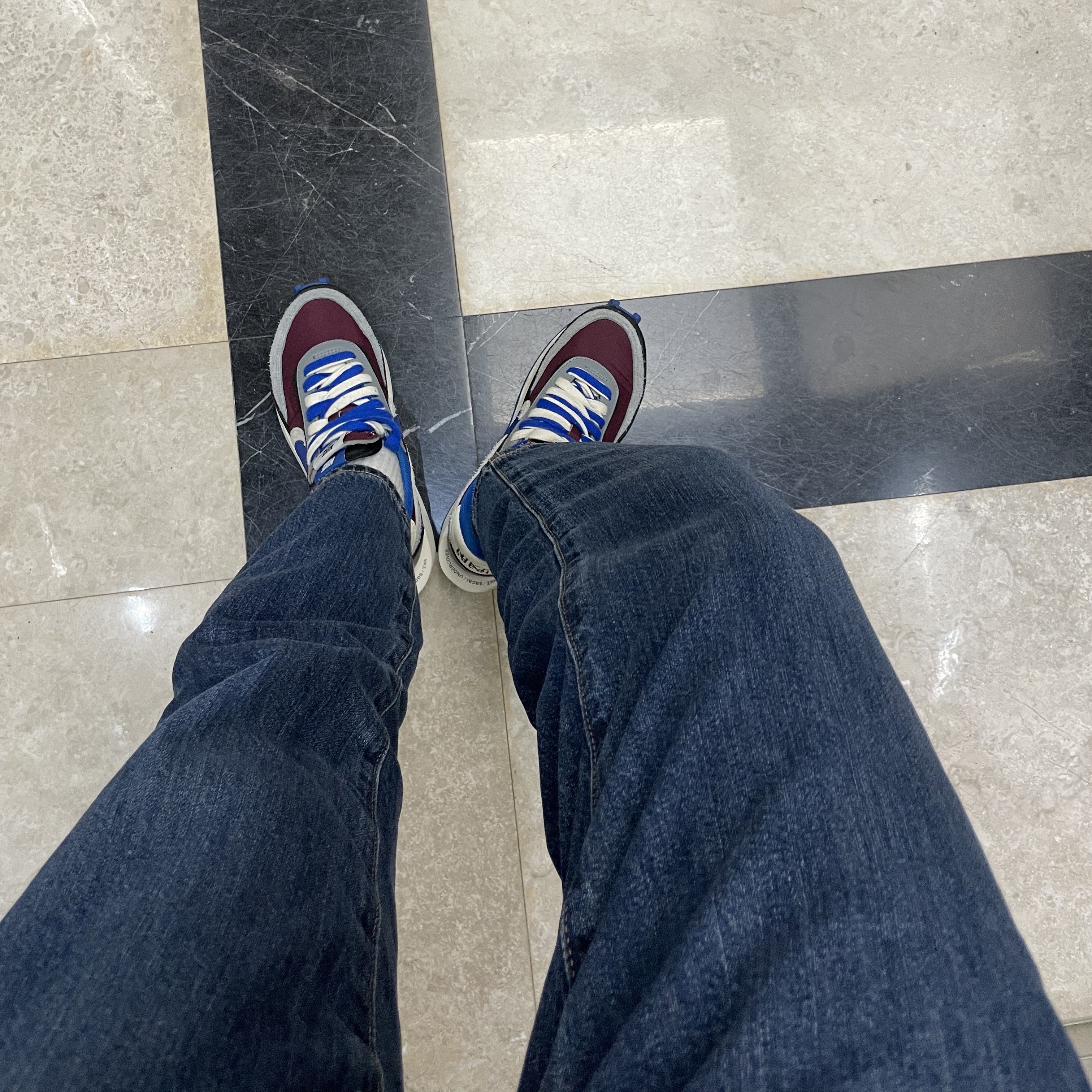 Nike x Sacai x Undercover LDWaffle Night Maroon Team Royal 착용 스타일