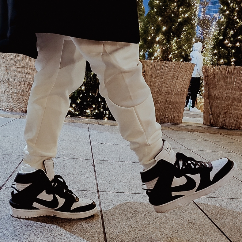 Nike x Ambush Dunk High Black, Yeezy Gap Hoodie Black 착용 스타일 - 5