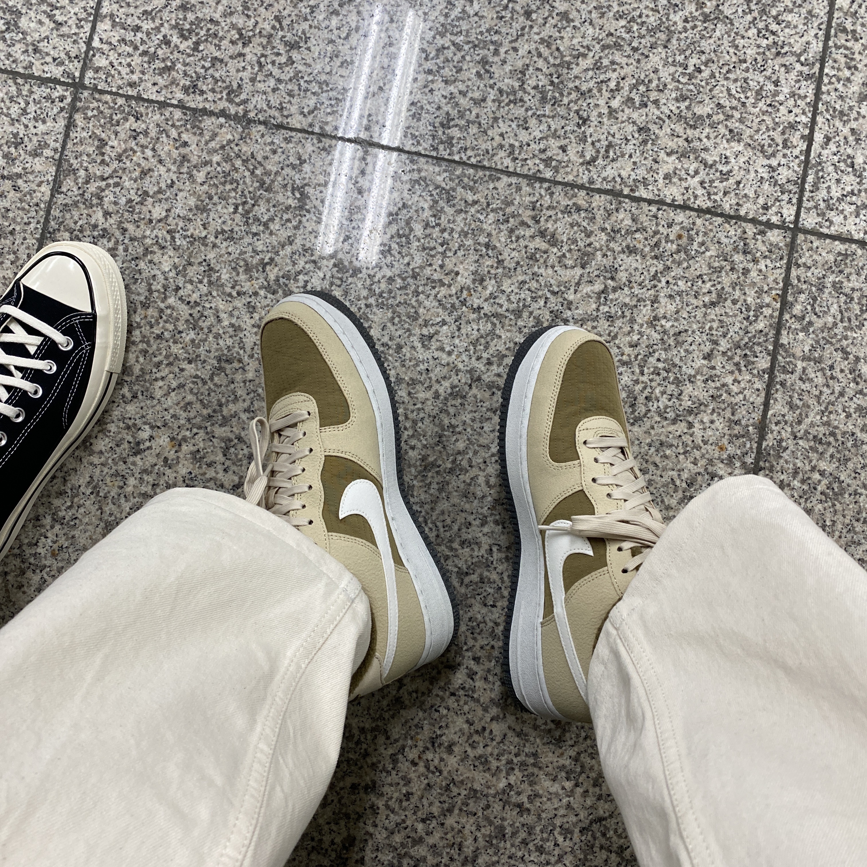 Nike Air Force 1 '07 LV8 Next Nature Rattan Sail Brown Kelp 착용 스타일 - 1