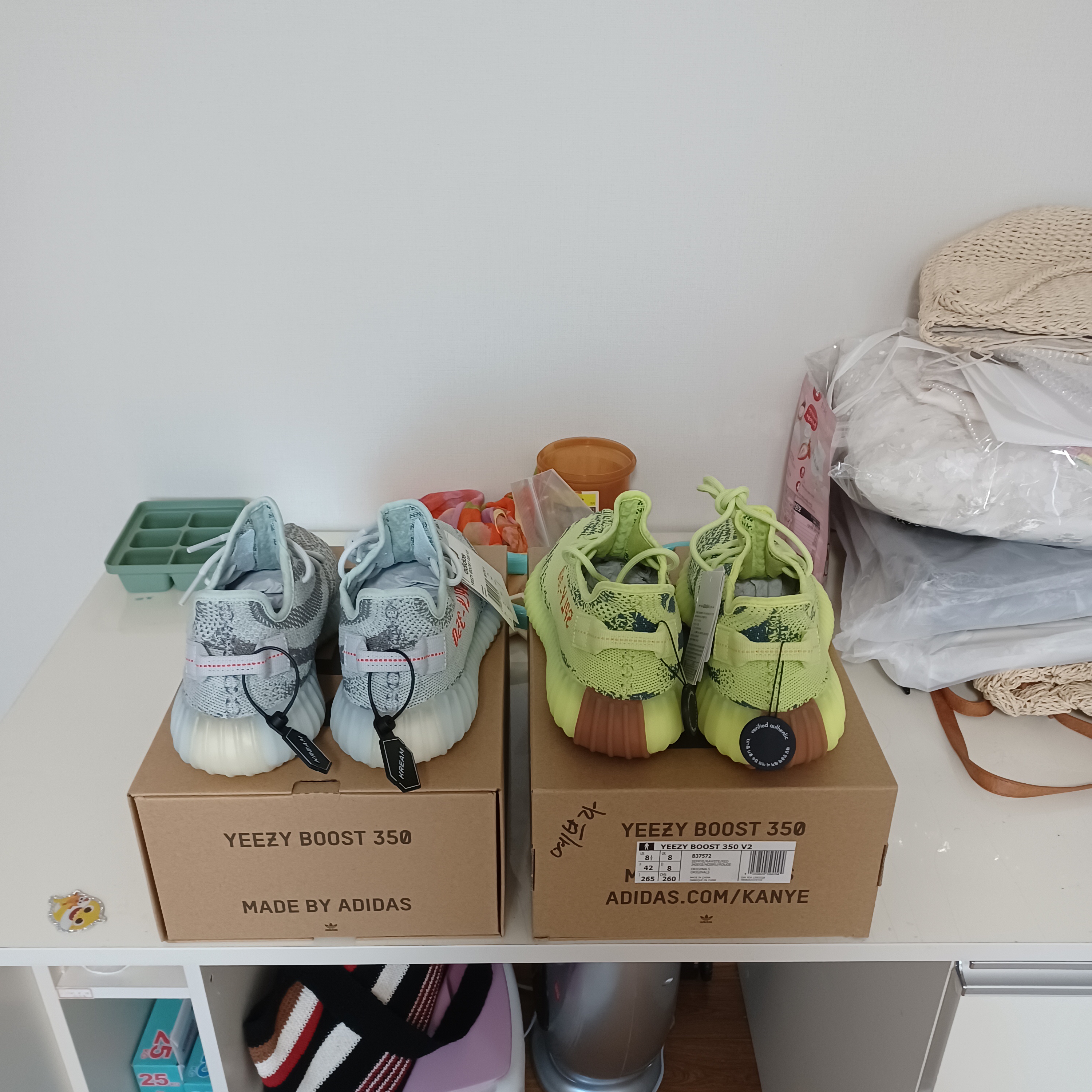 Adidas Yeezy Boost 350 V2 Blue Tint 2017, Adidas Yeezy Boost 350 V2 Semi Frozen Yellow 착용 스타일 - 1