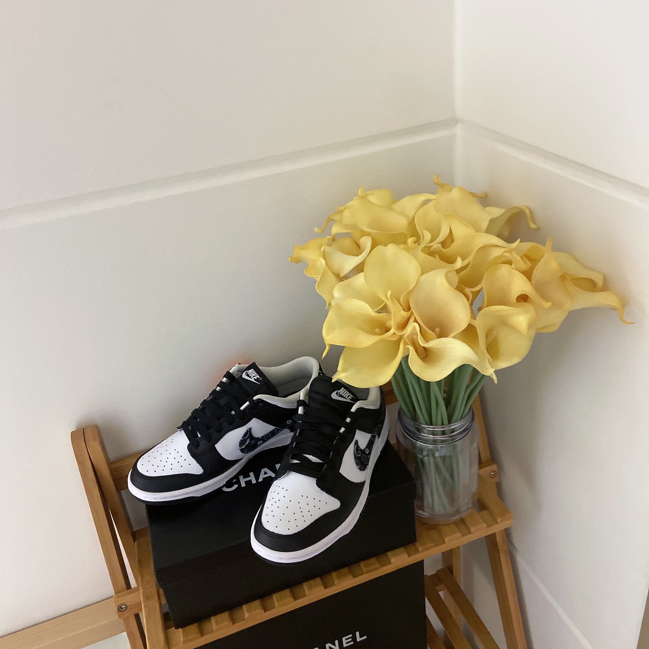(W) Nike Dunk Low Essential Black Paisley 착용 스타일 - 1