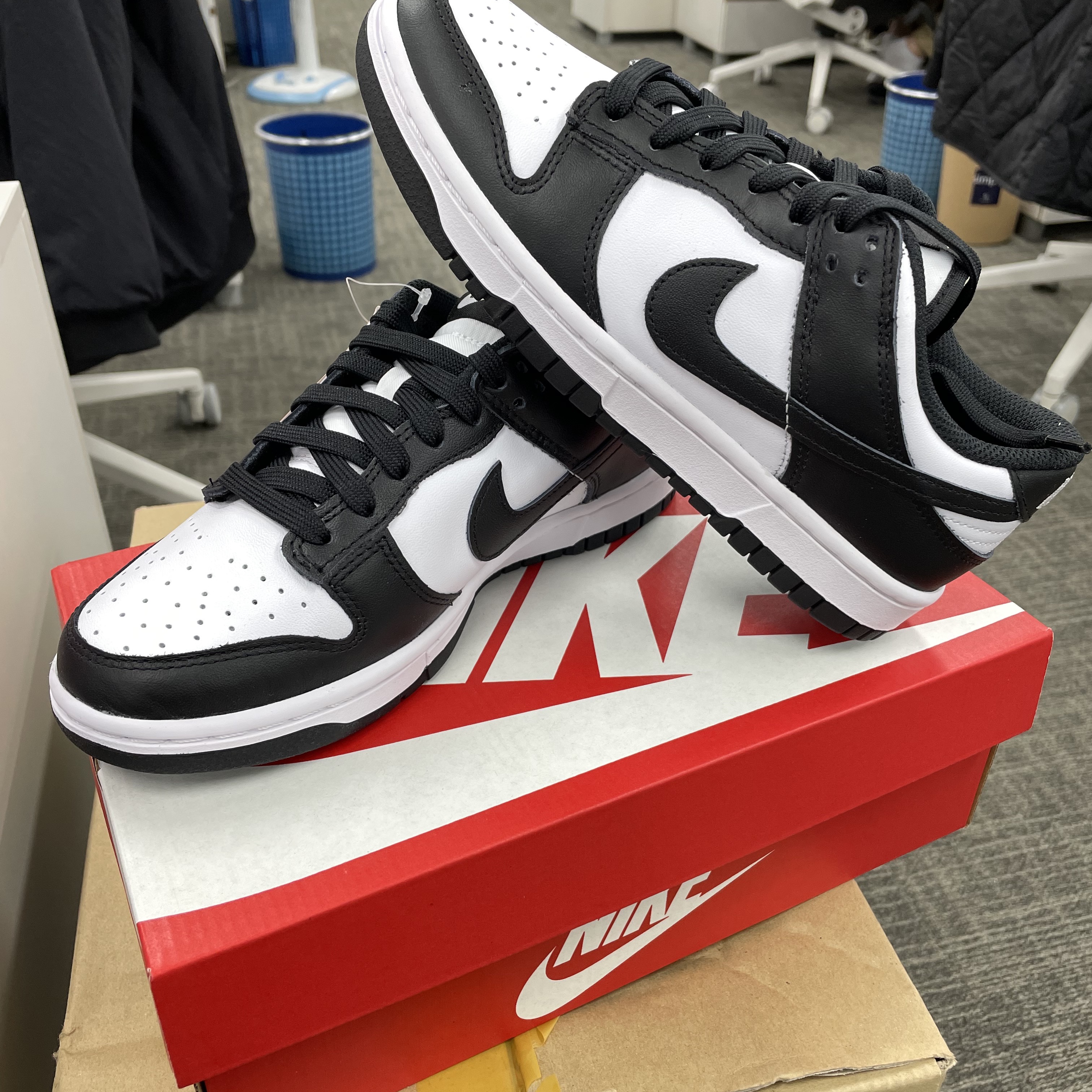 (W) Nike Dunk Low Black 착용 스타일 - 1