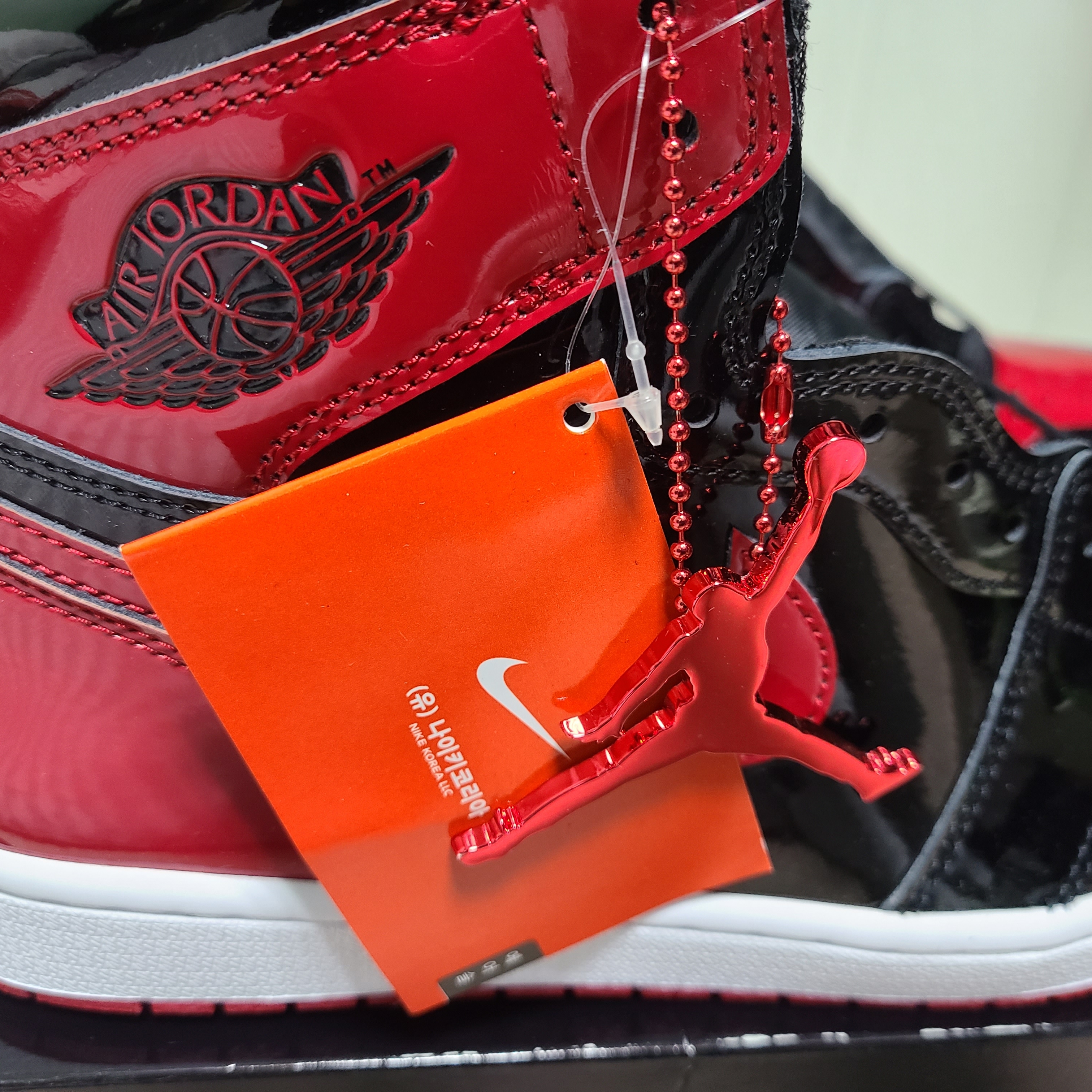 Jordan 1 Retro High OG Patent Bred 착용 스타일 - 3